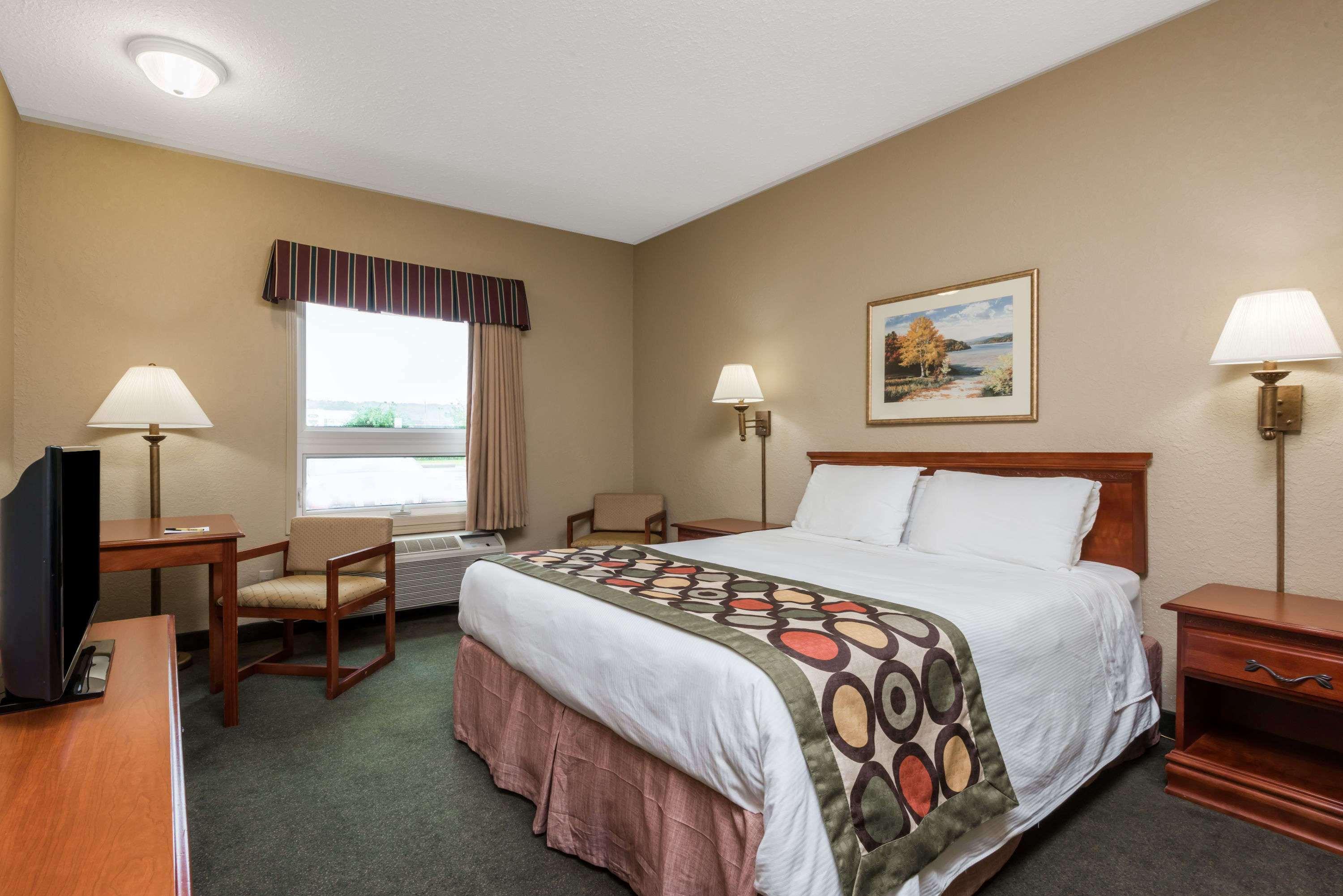 Super 8 by Wyndham Grimsby Ontario — photo 5
