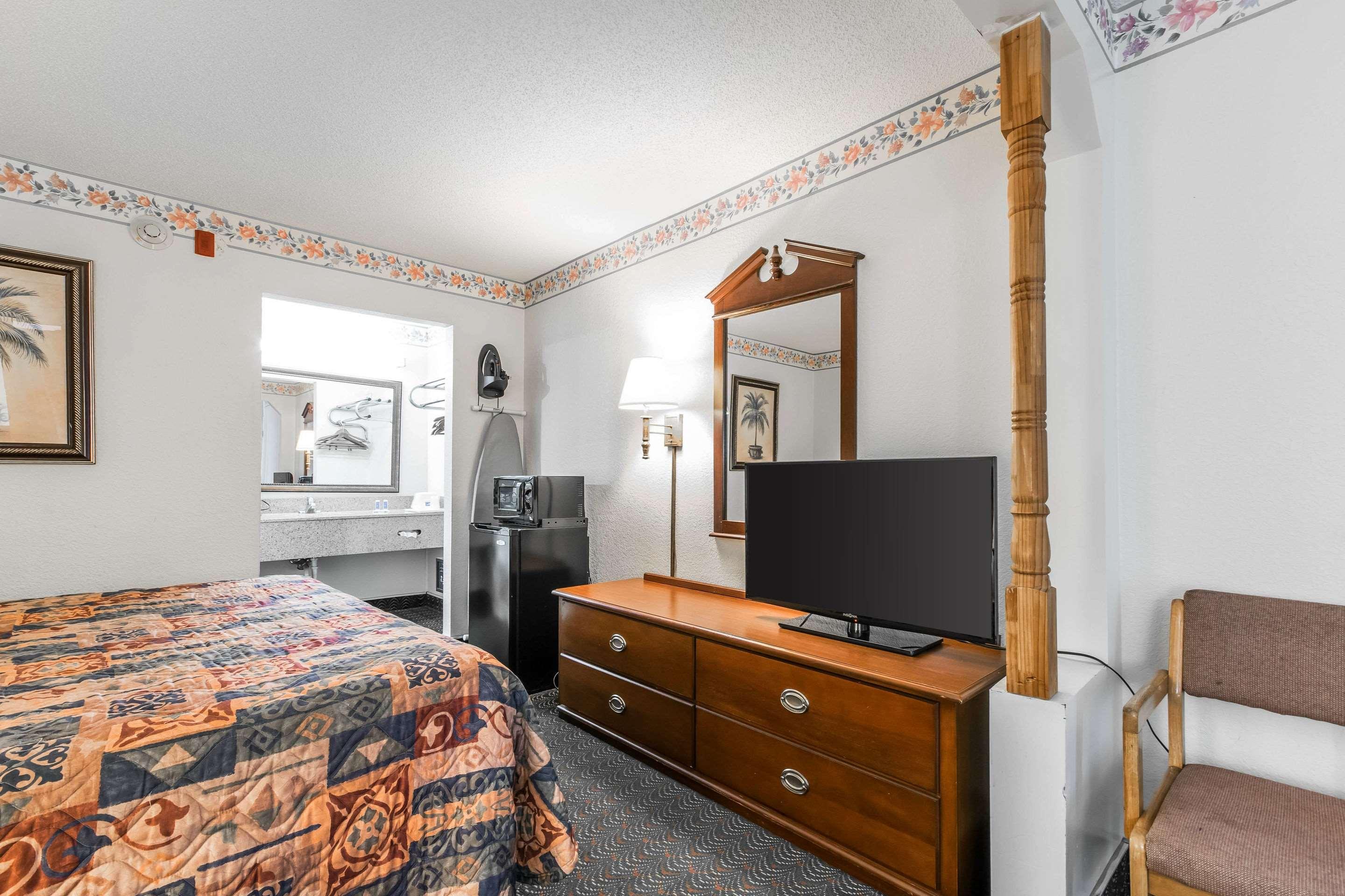 Rodeway Inn — photo 4