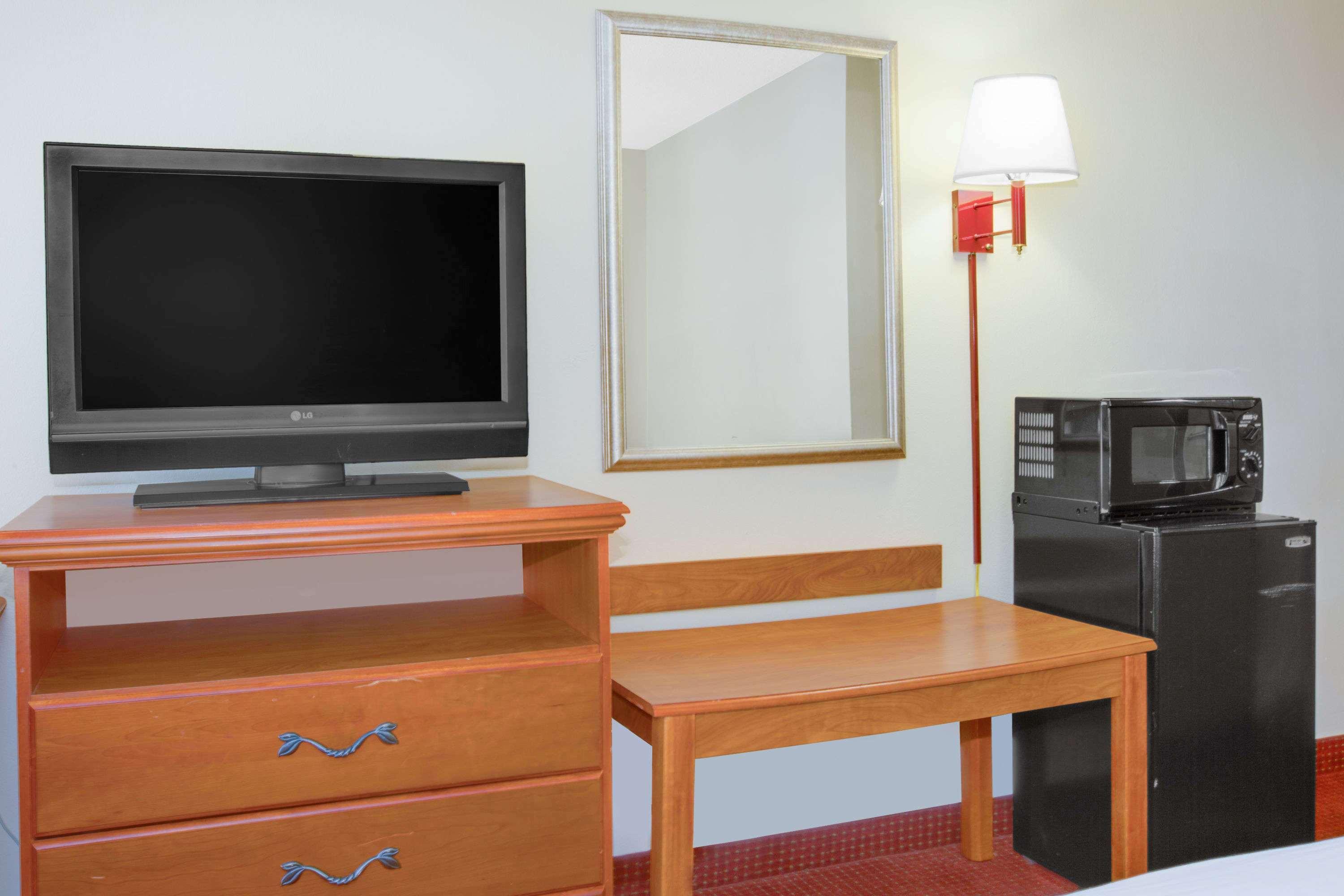 Days Inn by Wyndham Mount Hope — photo 4
