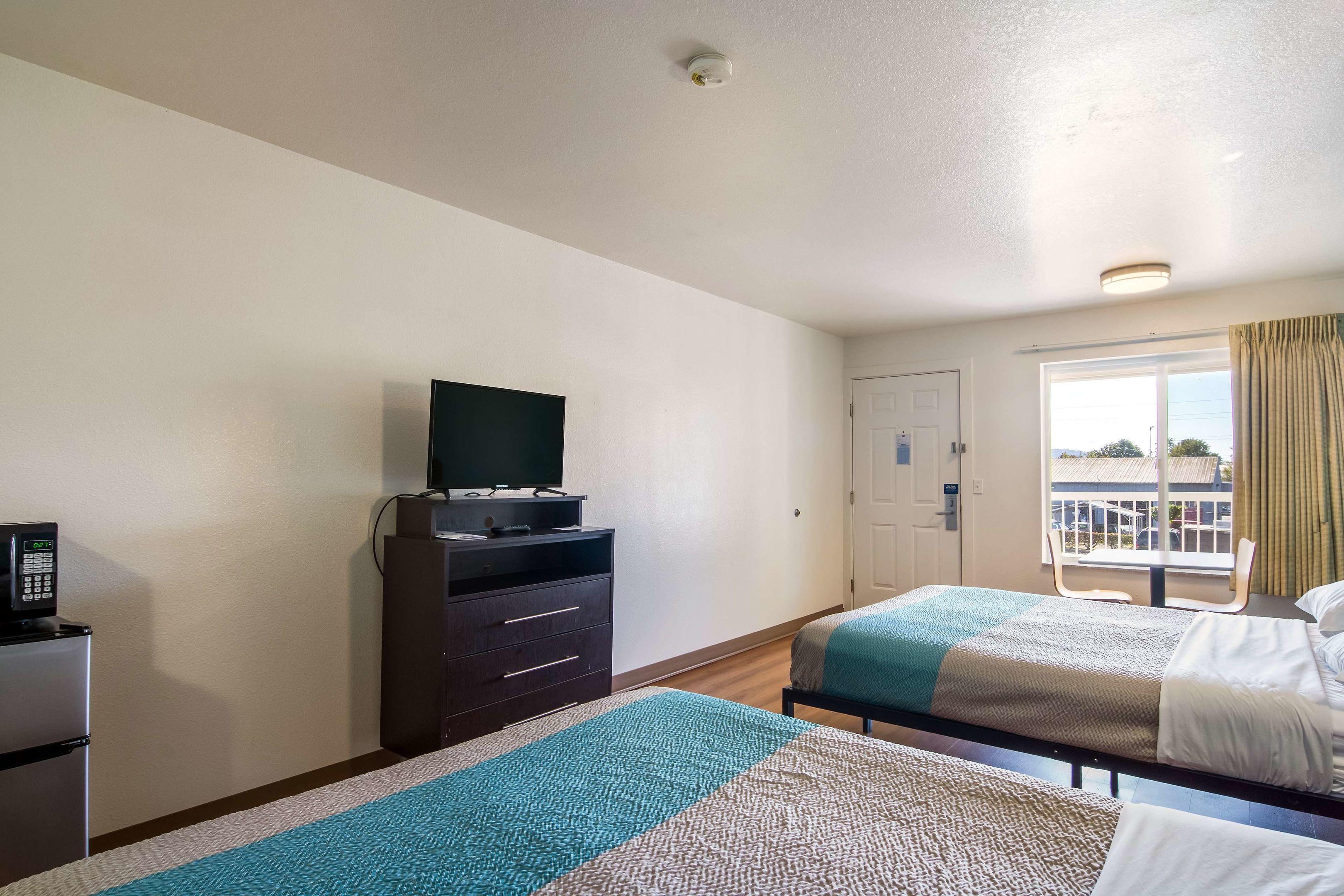 Motel 6 Portland Mall 205 — photo 4