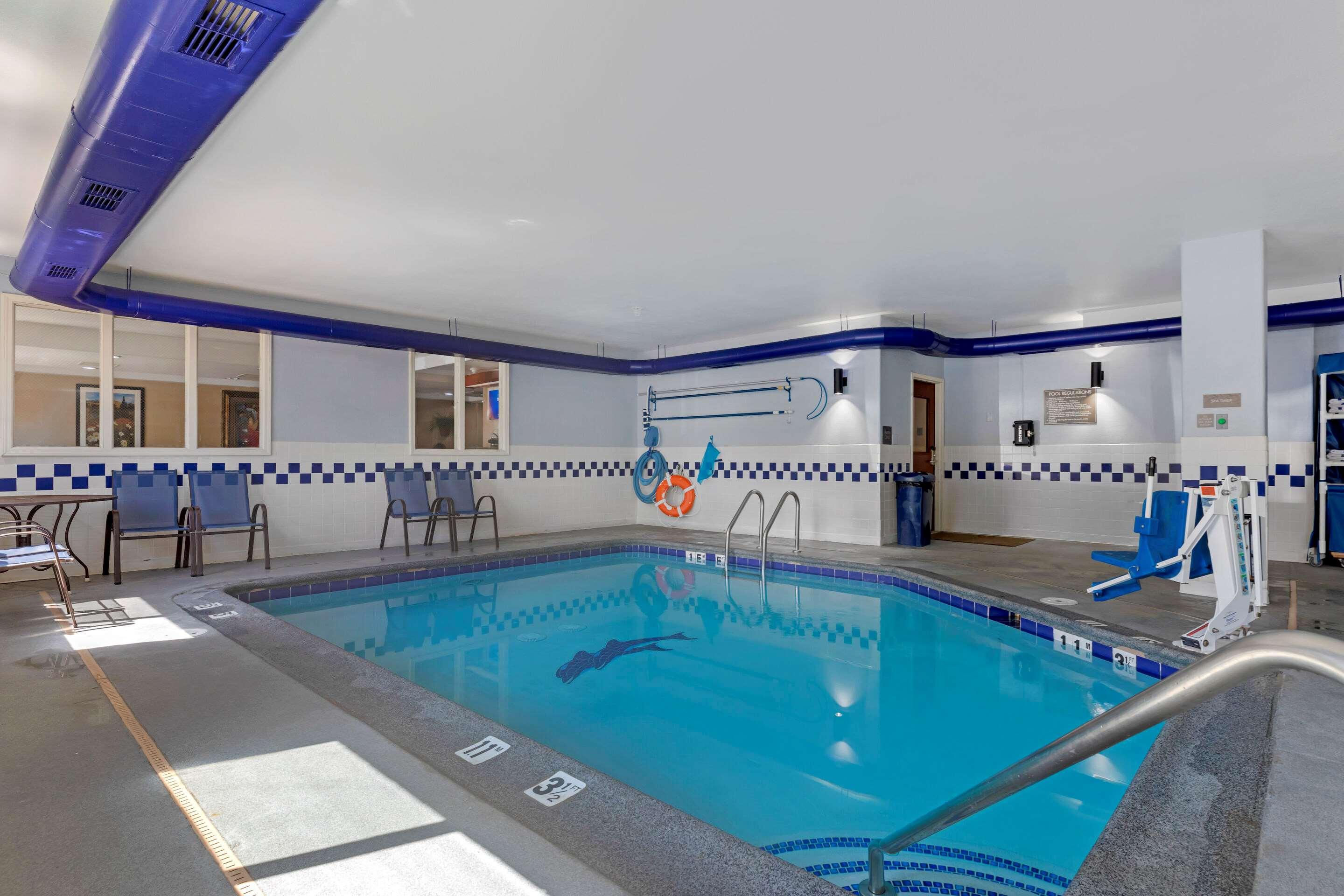 Comfort Suites Lakewood - Denver — photo 3