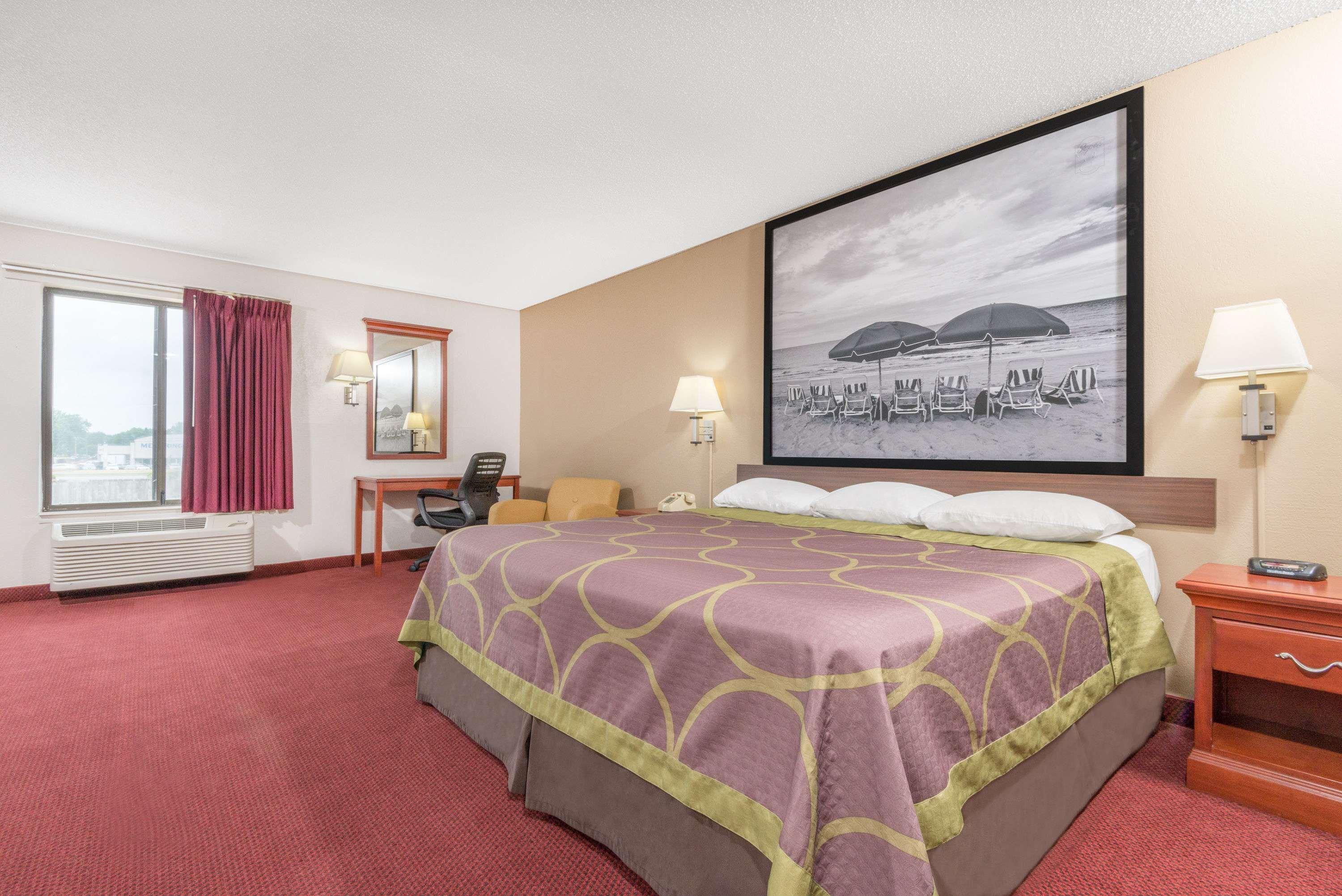Super 8 by Wyndham Vincennes — photo 4