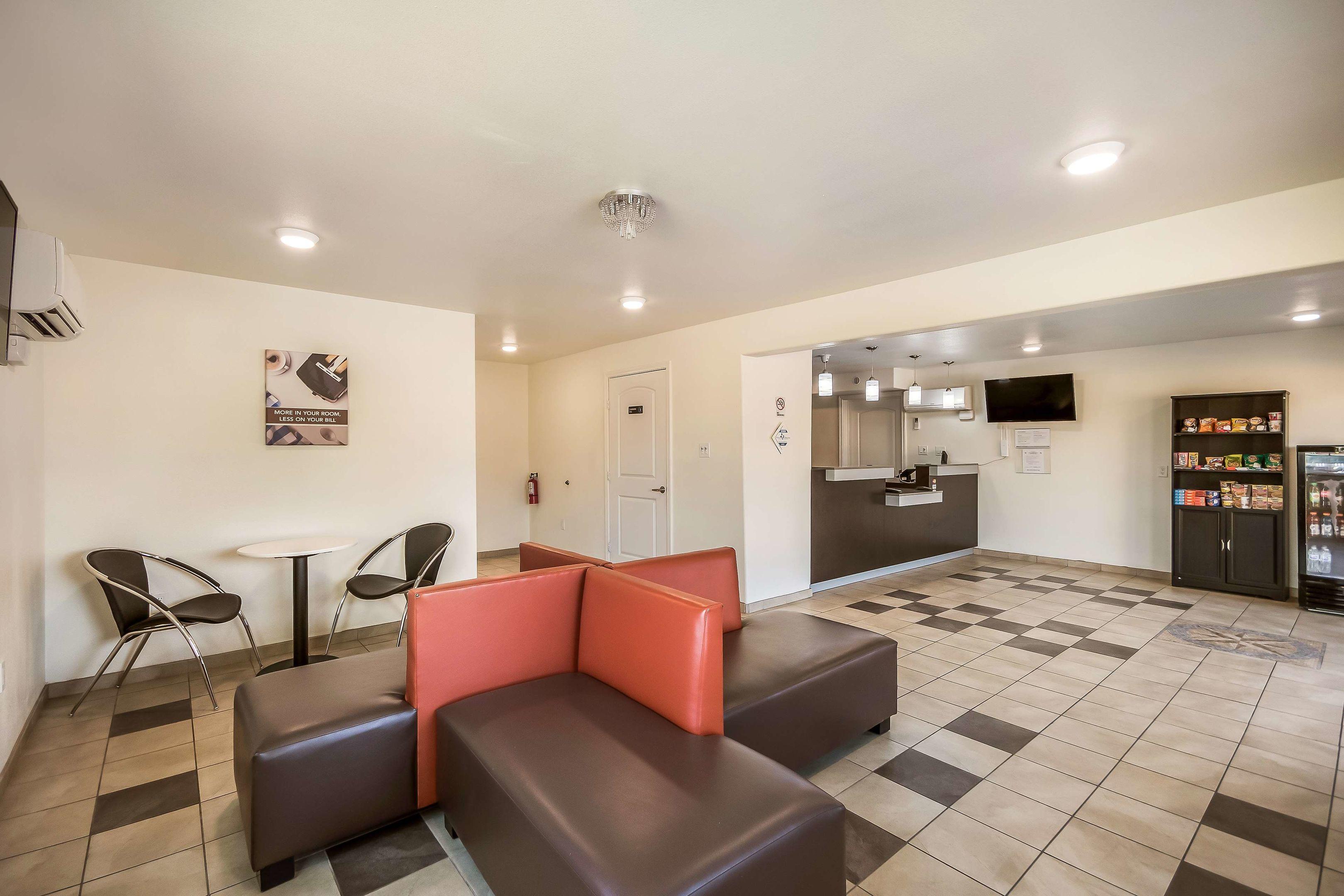 Studio 6 Huntsville, TX — photo 4
