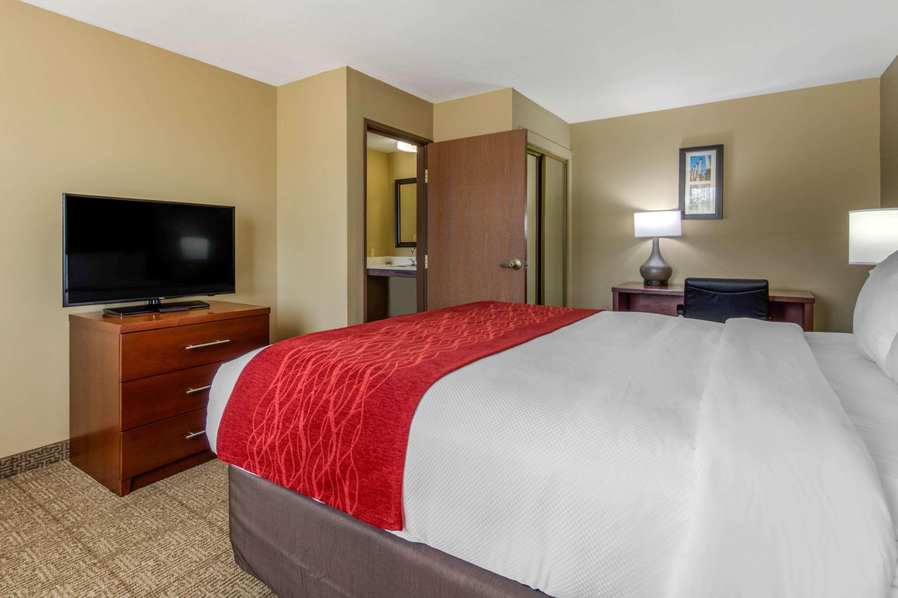 Comfort Inn & Suites — photo 5