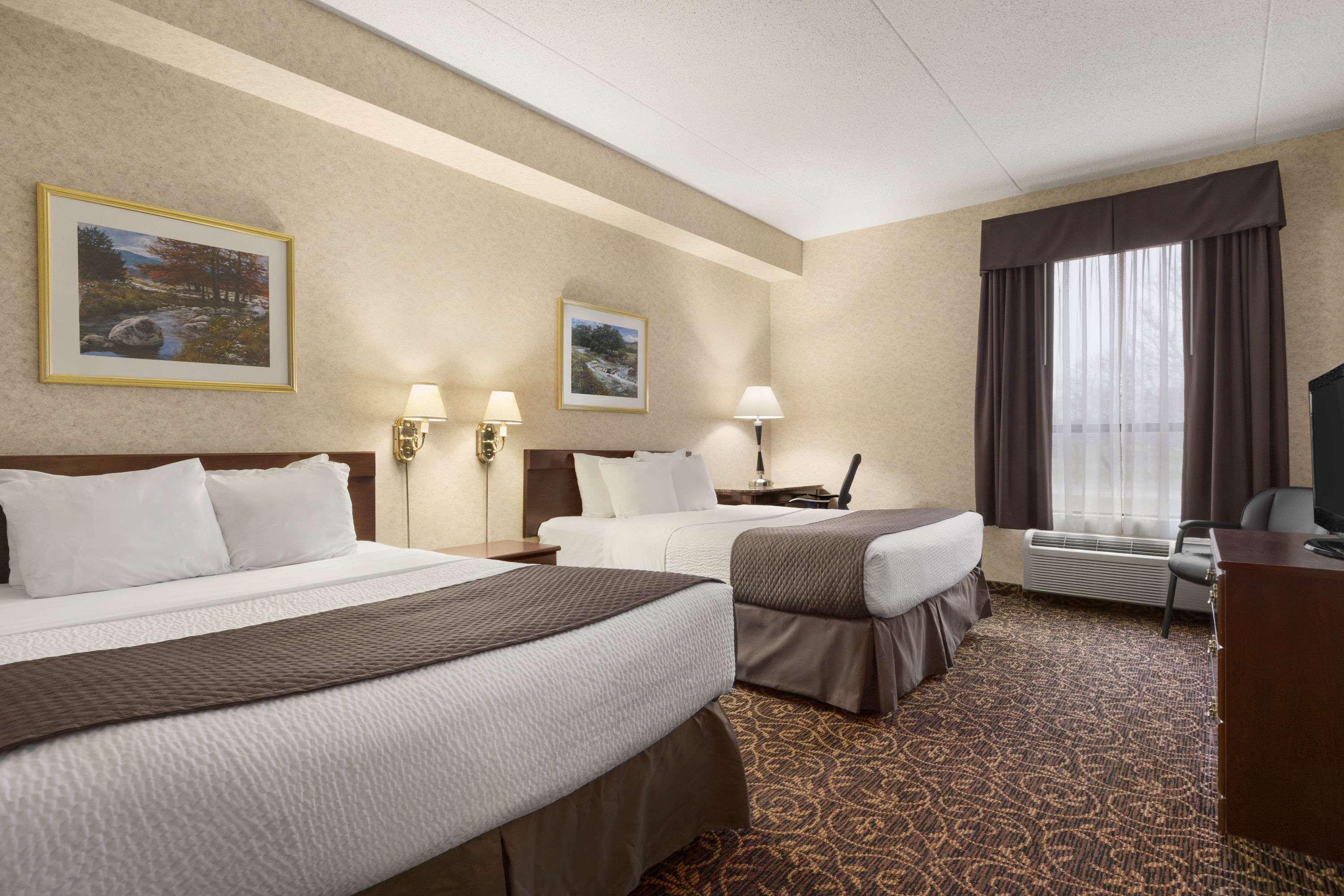 Days Inn Toronto East Lakeview — photo 5