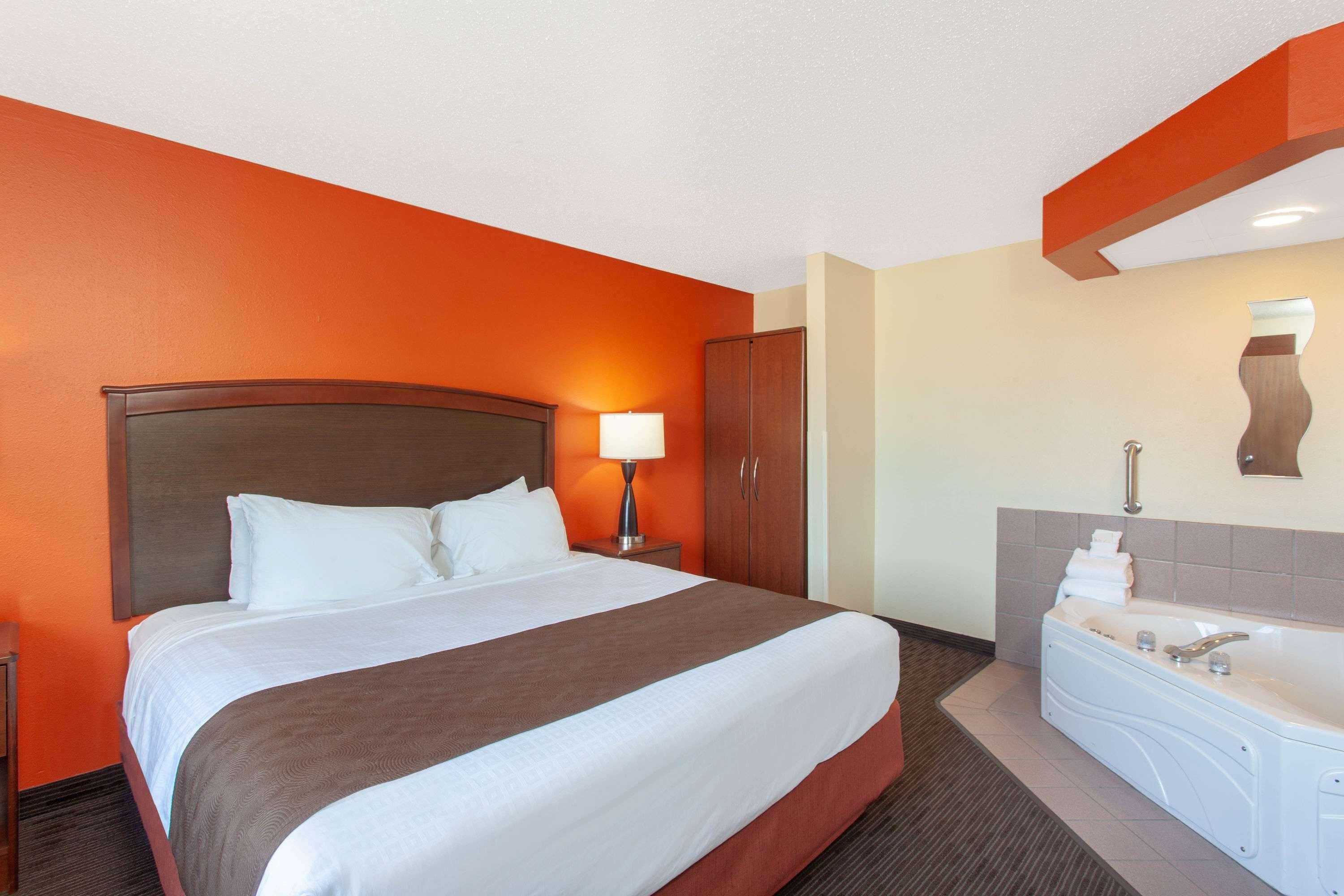 AmericInn St Cloud — photo 4