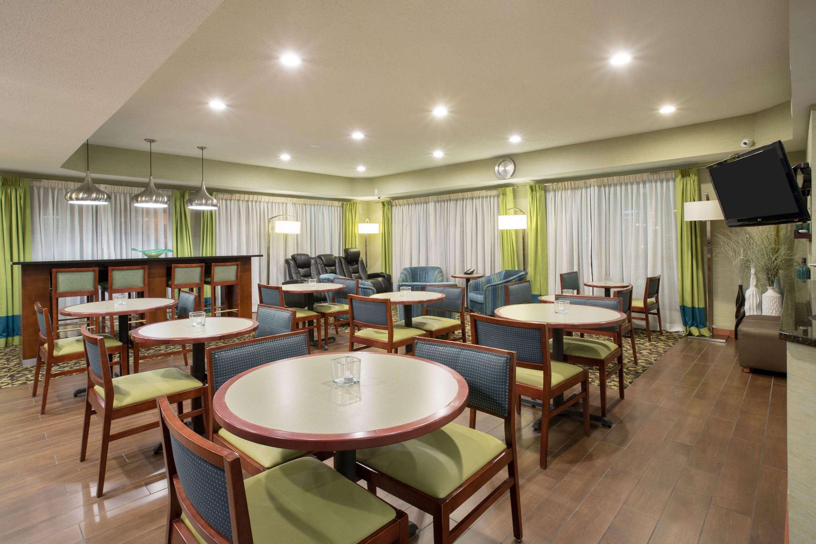 Baymont by Wyndham Thornton — photo 5