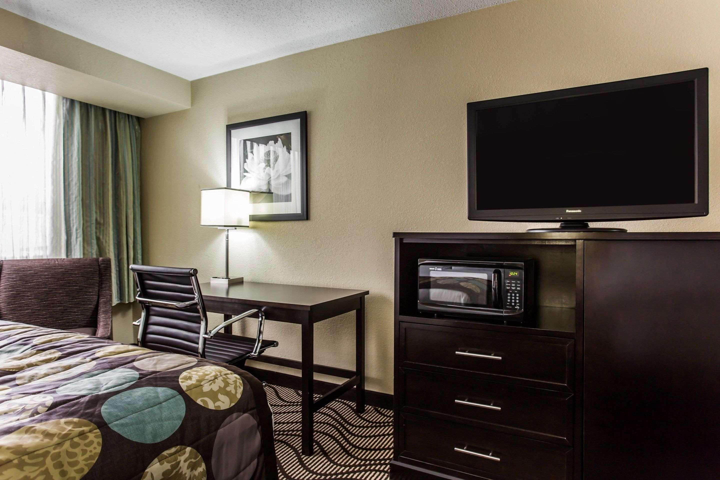 Clarion Hotel Airport & Conference Center — photo 4