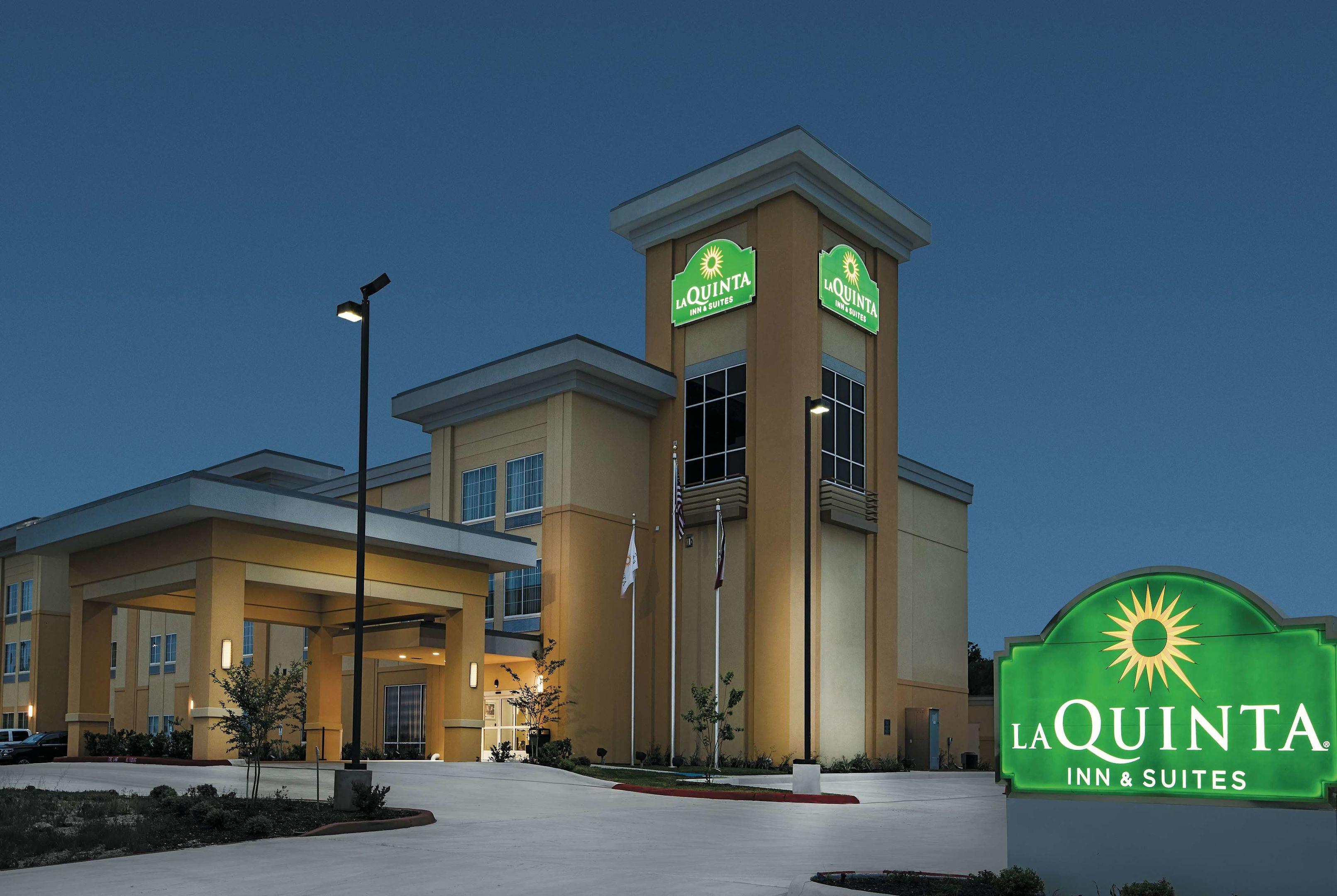 La Quinta Inn & Suites Karnes City — photo 5