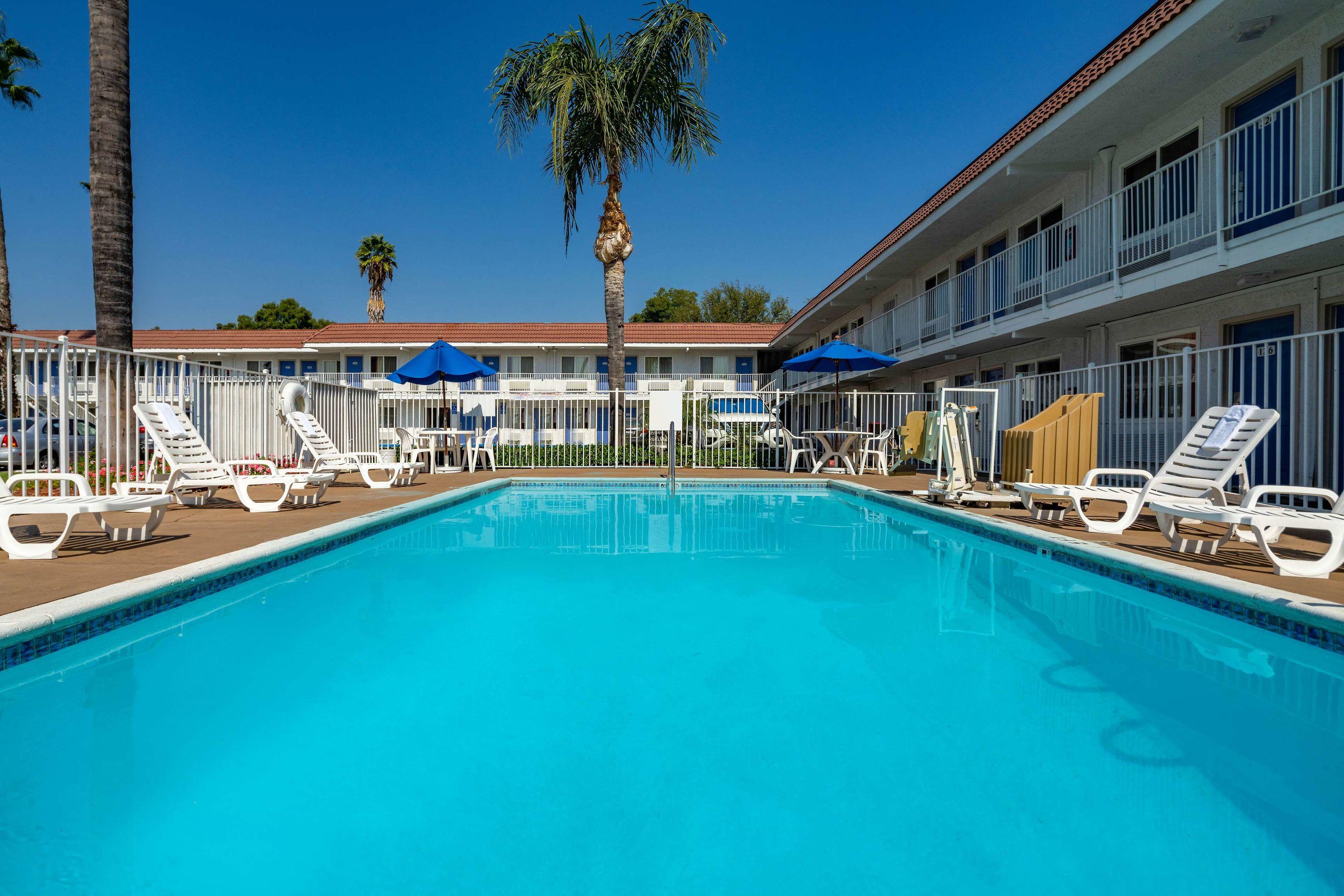 Motel 6 Los Angeles - Van Nuys/North Hills — photo 4