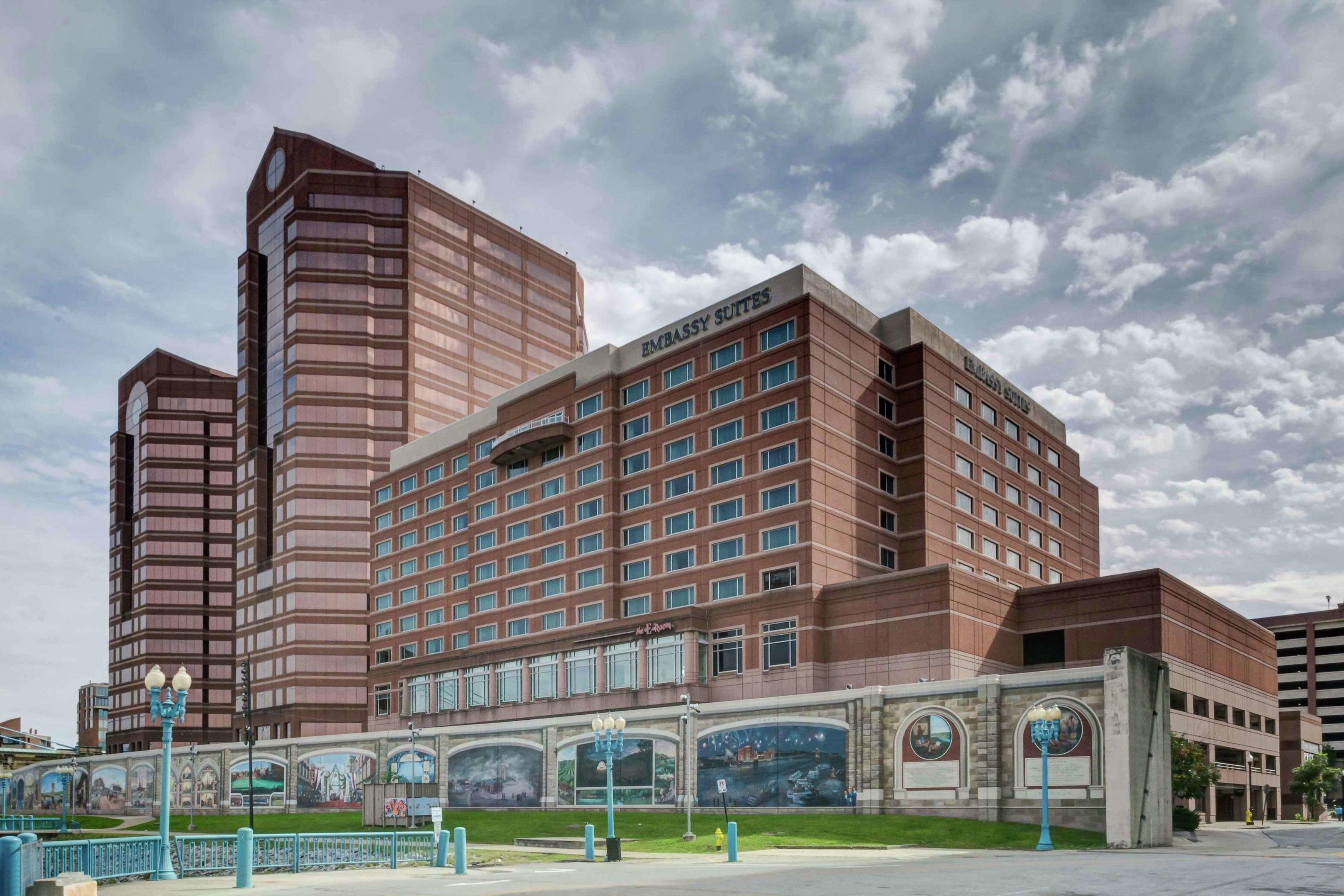 Embassy Suites Cincinnati Rivercenter — photo 5