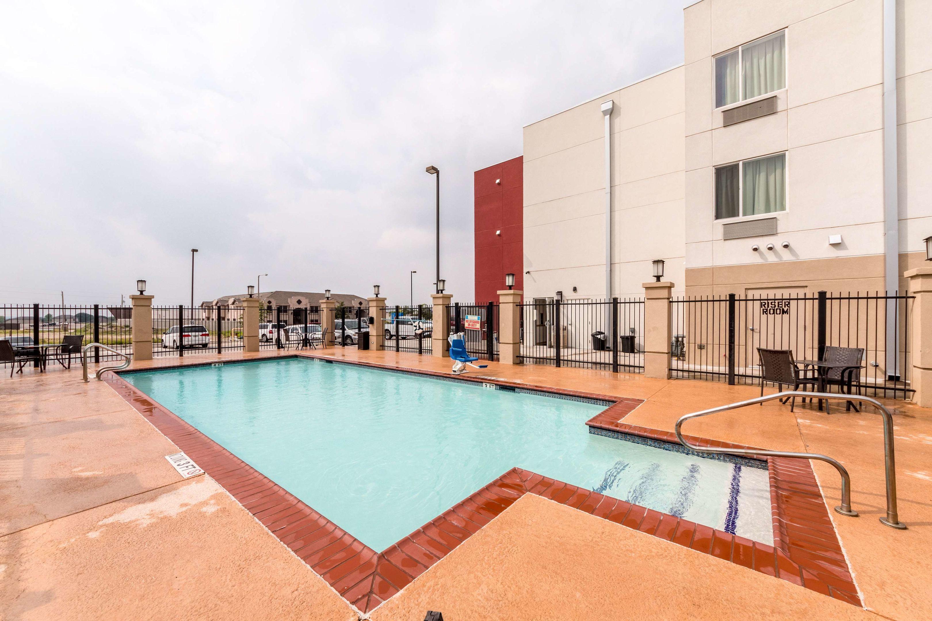 Motel 6 Laredo Airport — photo 4