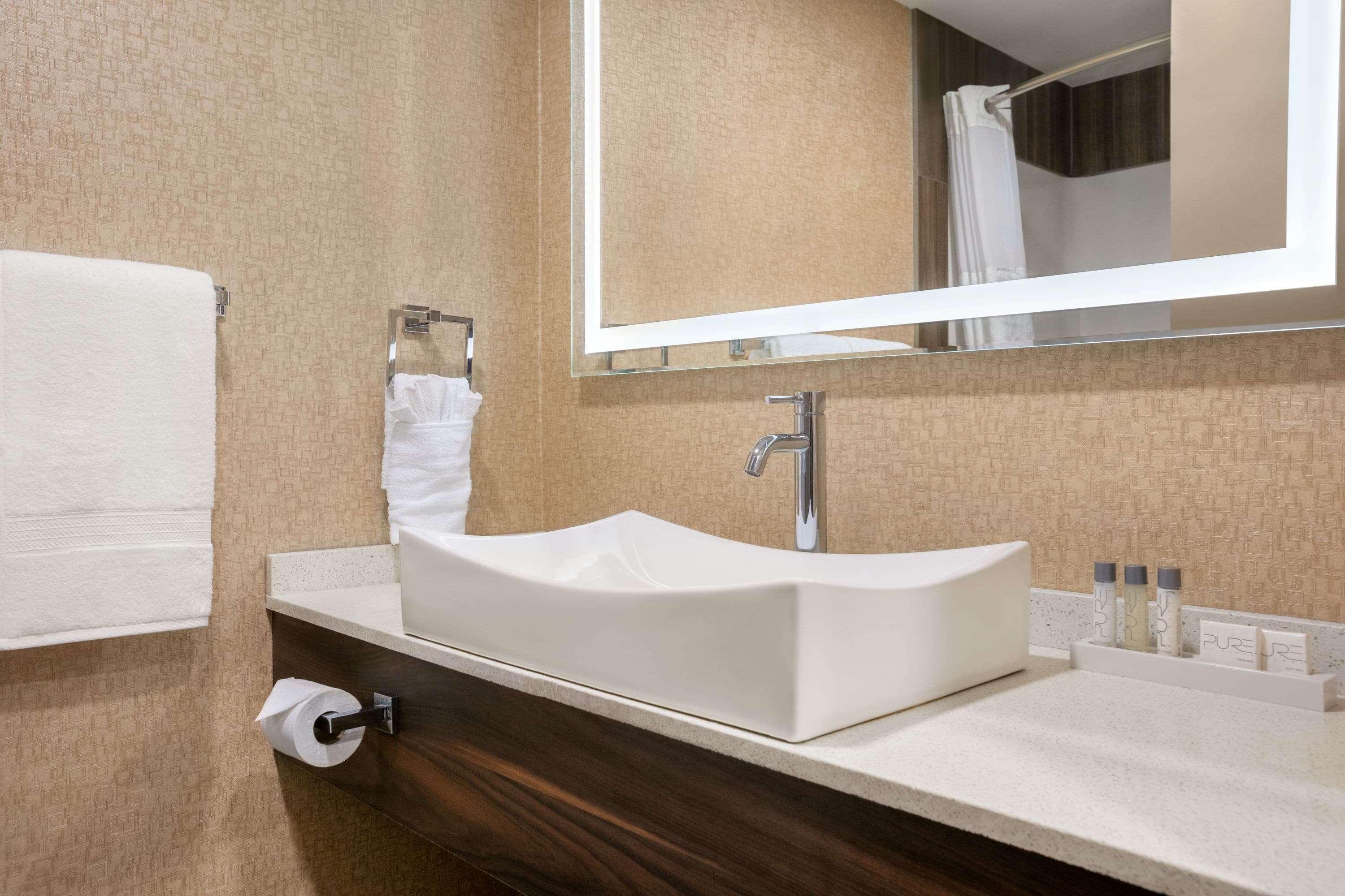 Baymont Inn & Suites Medicine Hat — photo 5