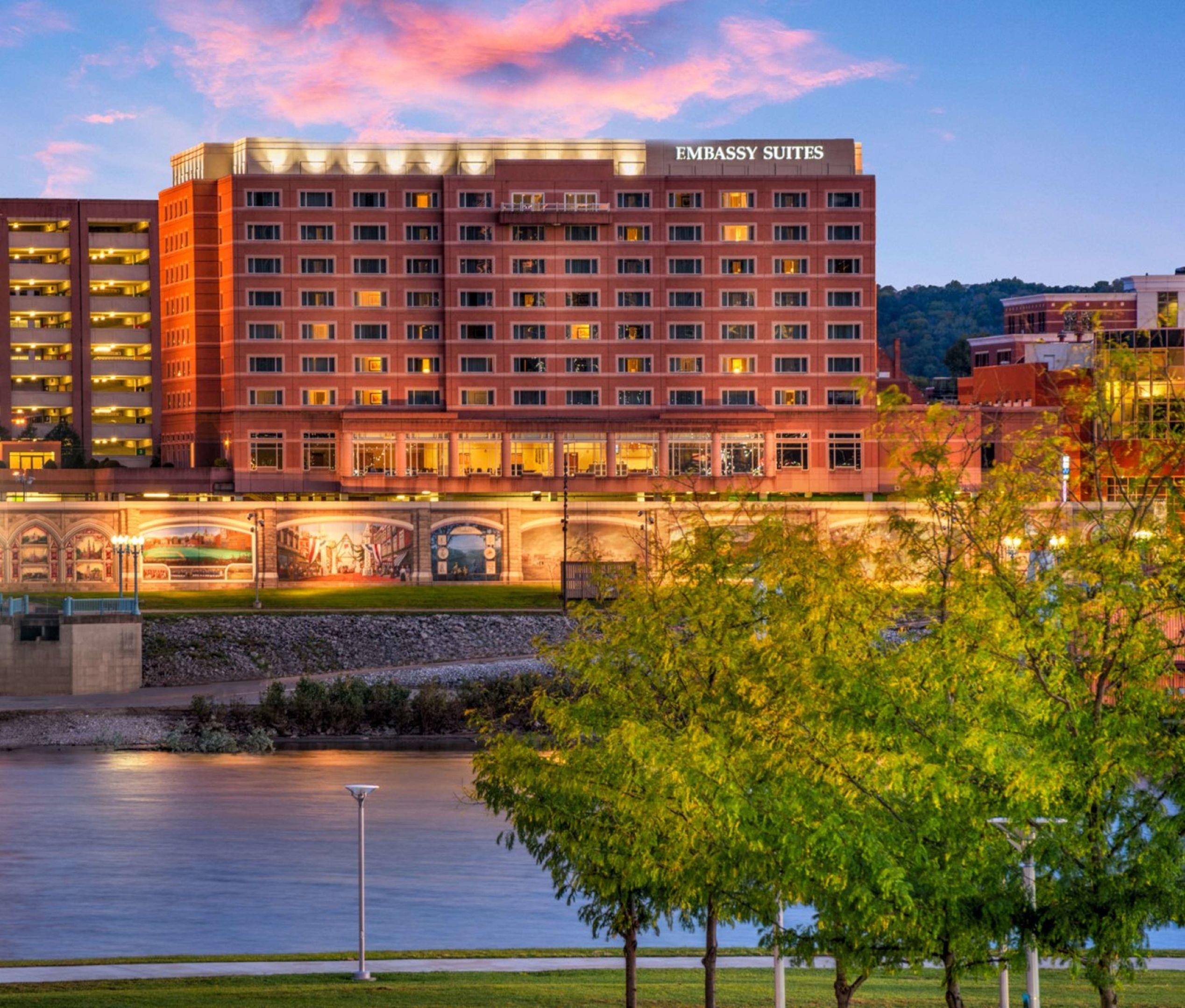 Embassy Suites Cincinnati Rivercenter — photo 3
