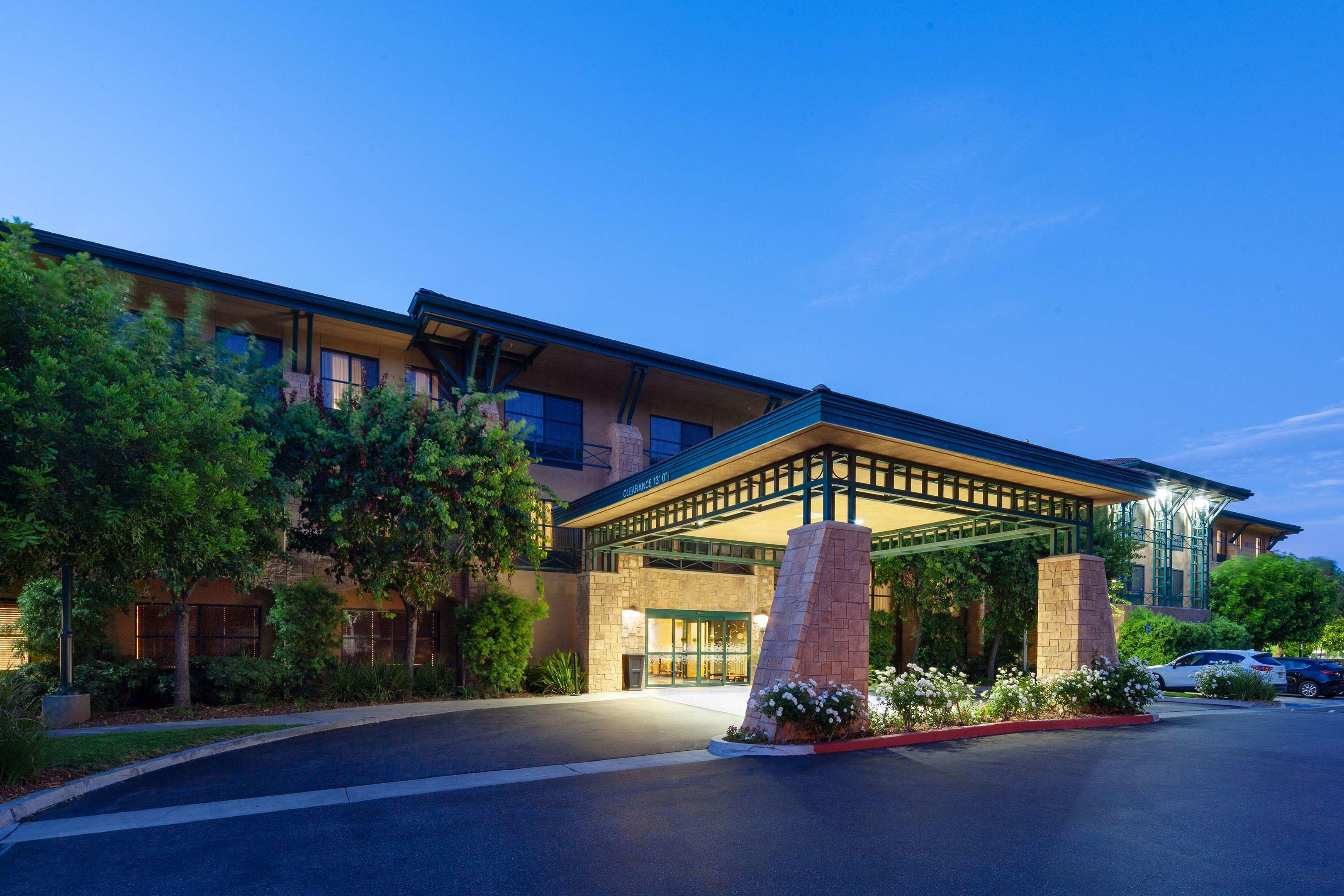 Hampton Inn & Suites Agoura Hills — photo 1