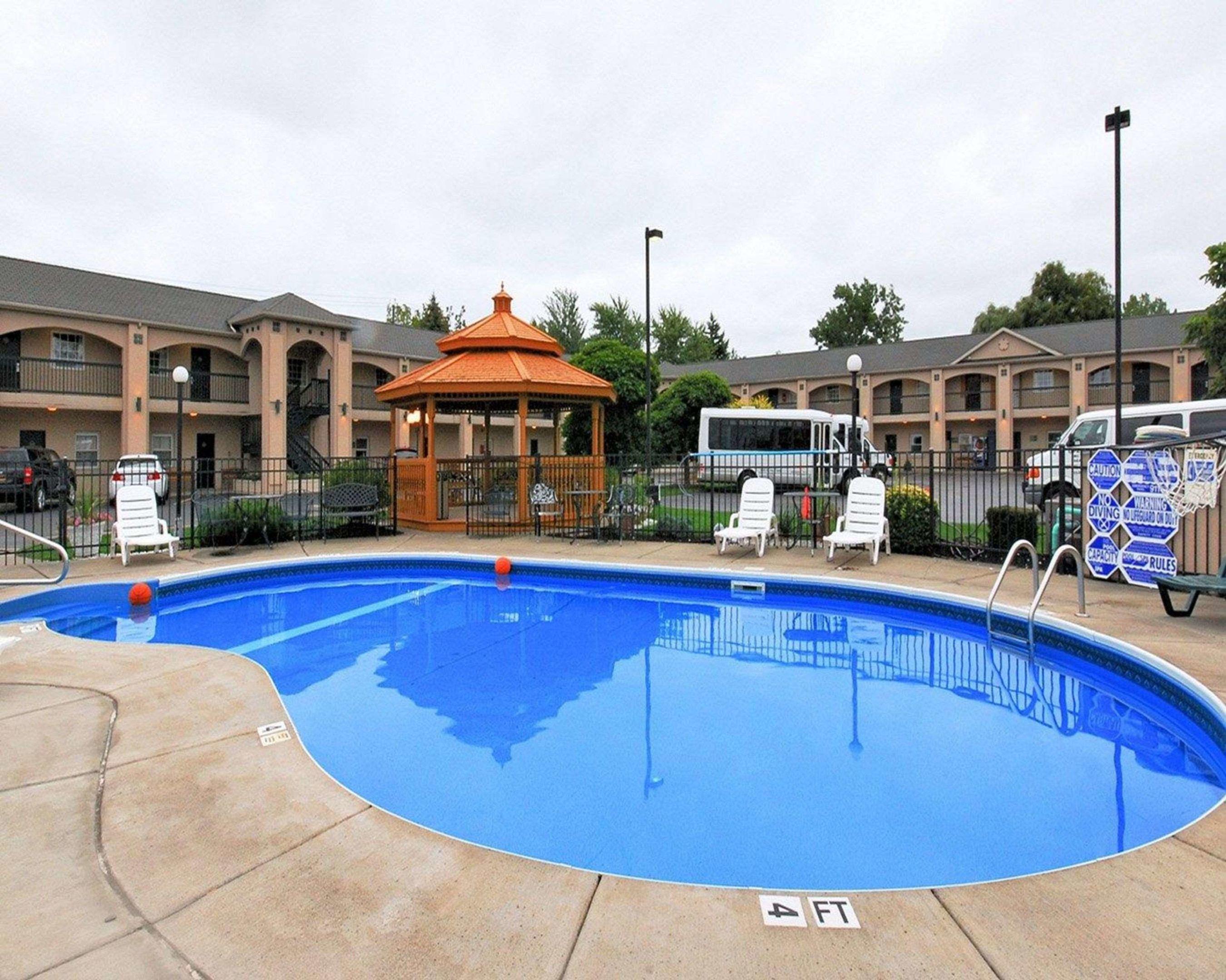 Econo Lodge At The Falls North — photo 3