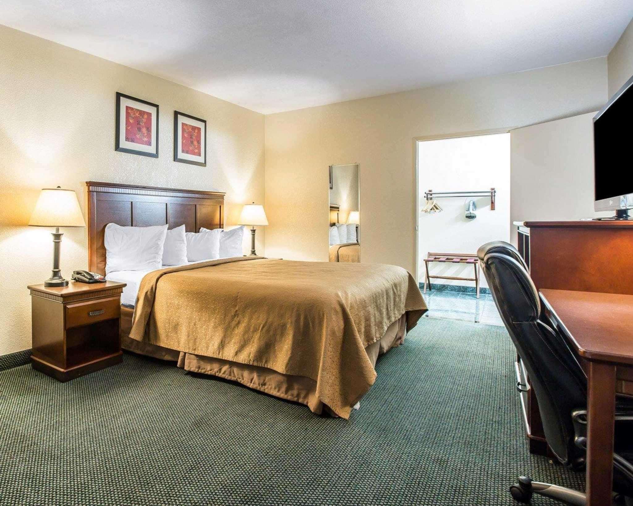 Quality Inn I-5 Naval Base — photo 4