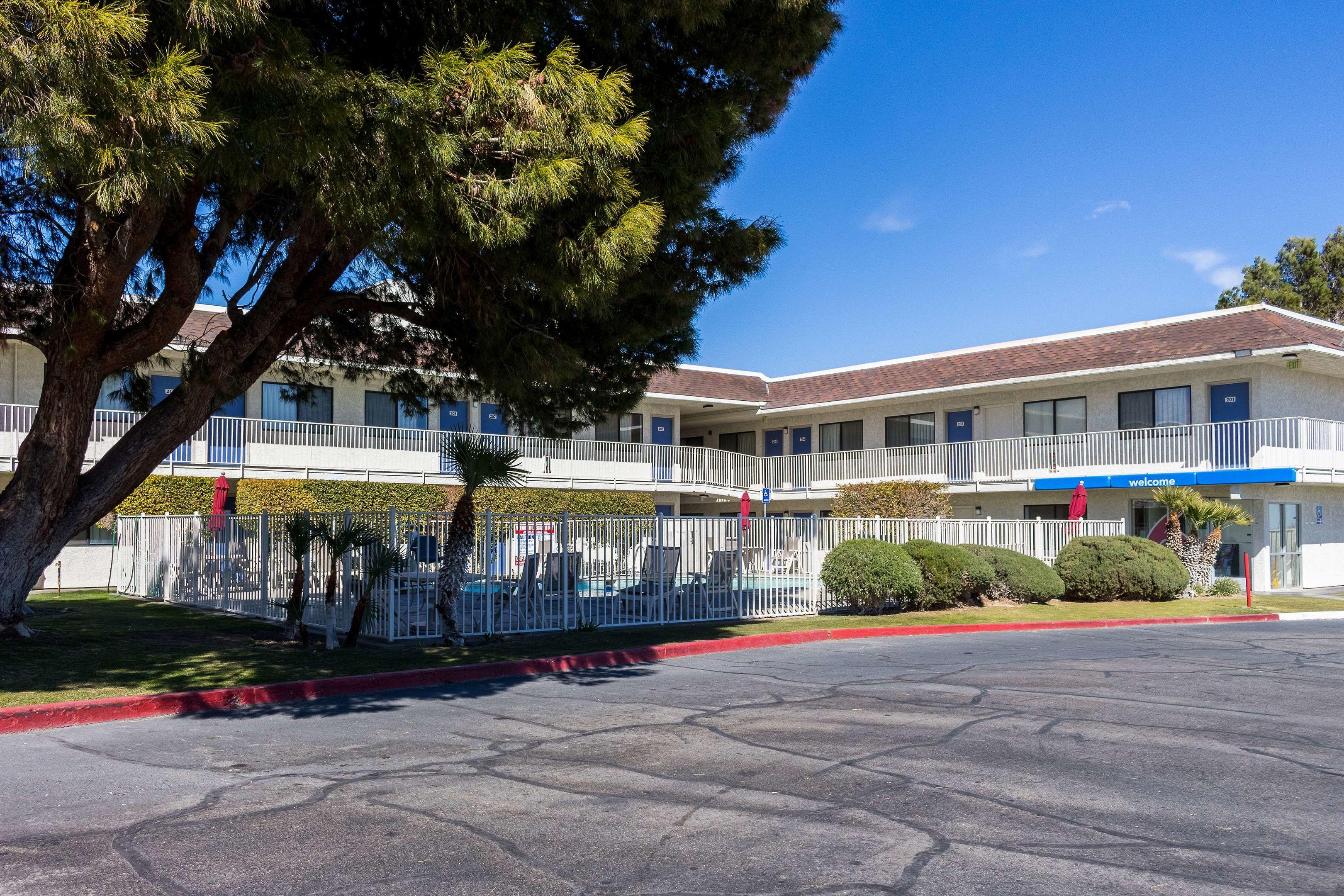Motel 6 Mojave — photo 4