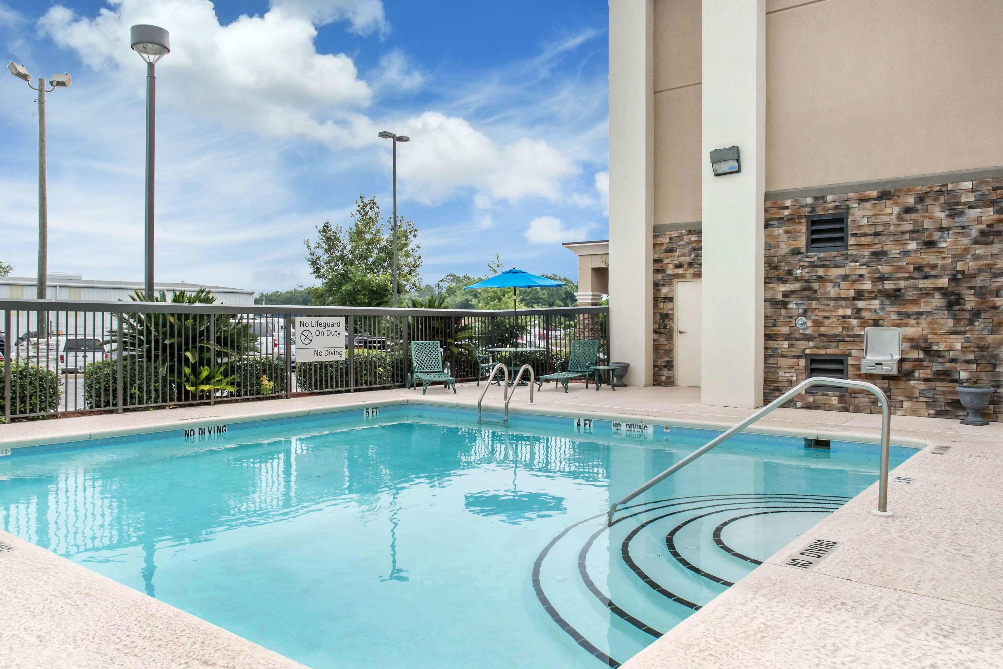 Hampton Inn Douglas — photo 4
