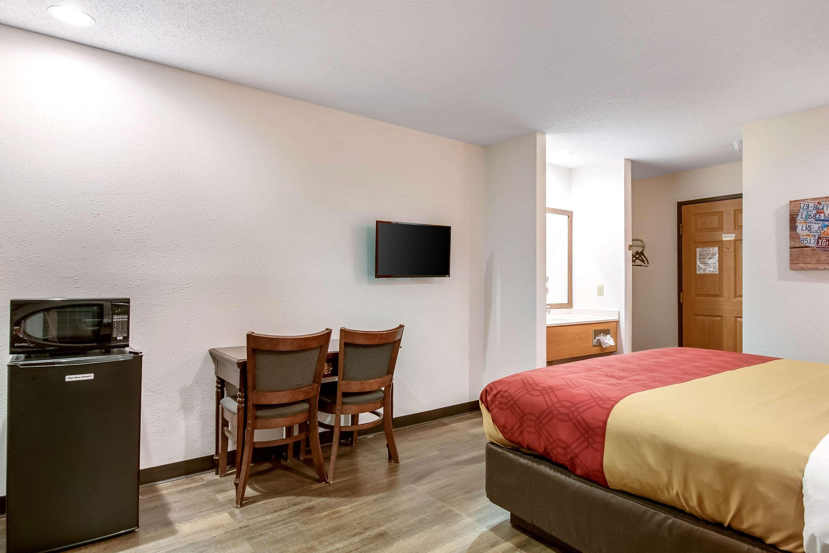 Econo Lodge — photo 5