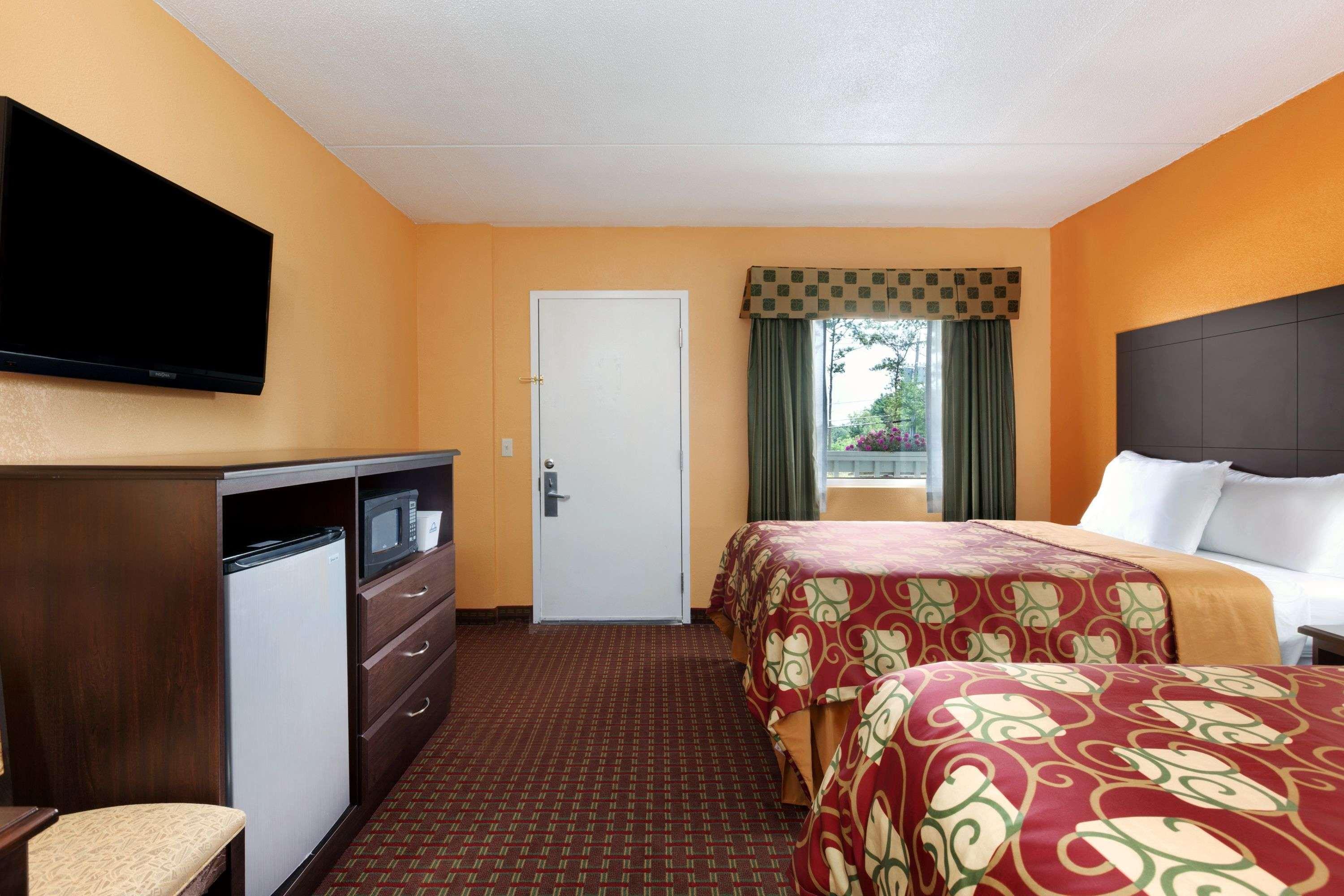 Days Inn Queensbury/Glens Falls — photo 4