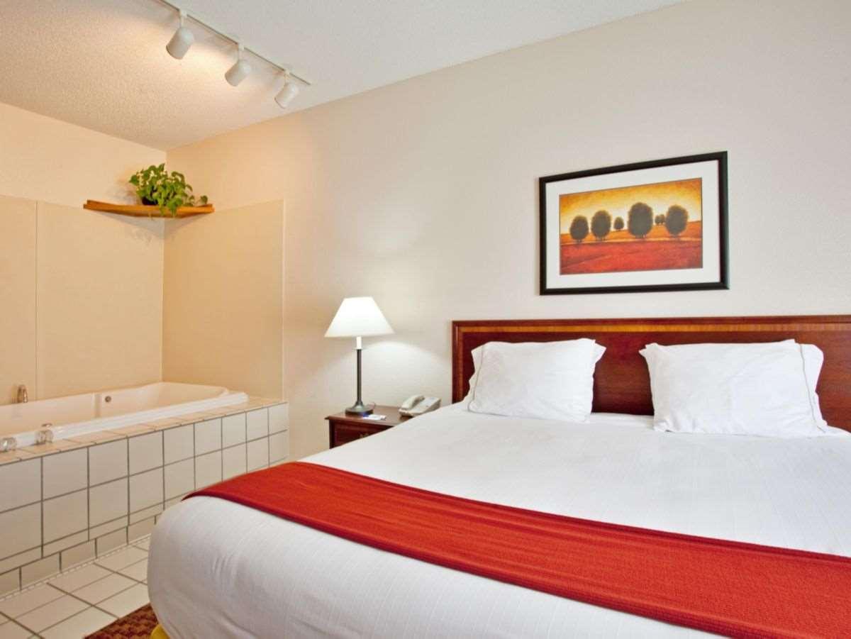 Baymont by Wyndham Merrillville — photo 5