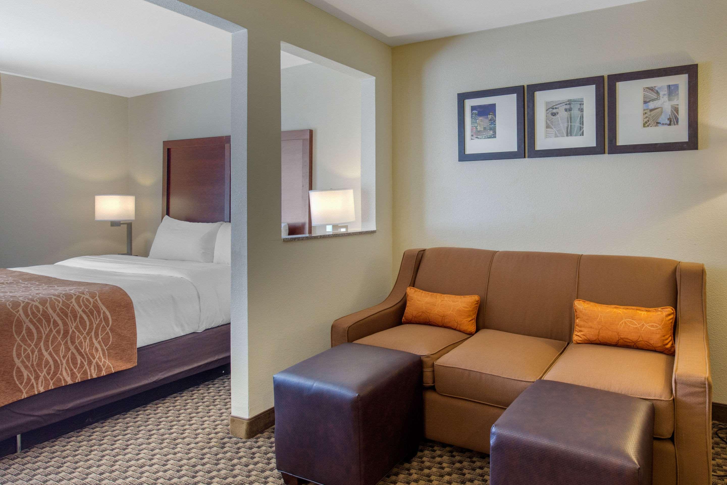 Comfort Inn & Suites — photo 4
