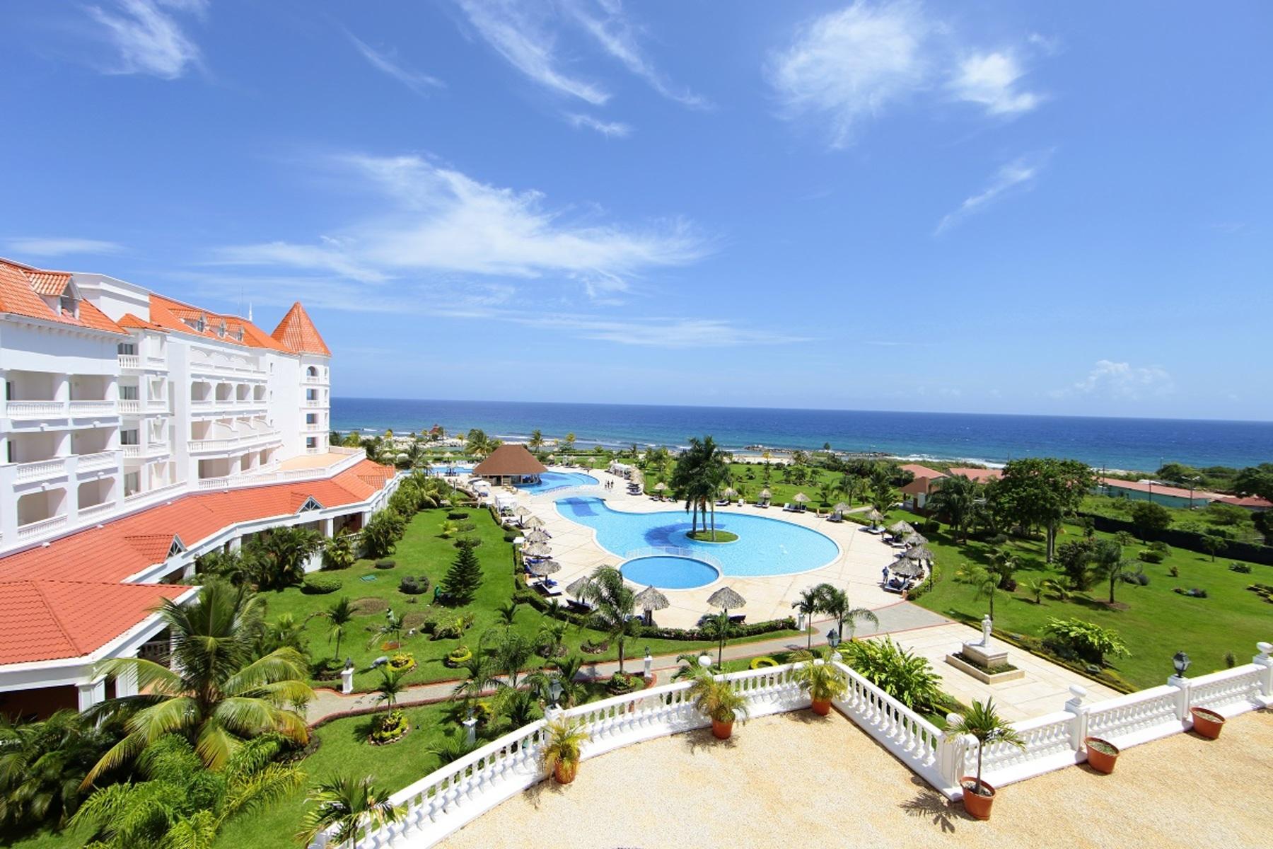 Bahia Principe Luxury Runaway Bay — photo 1