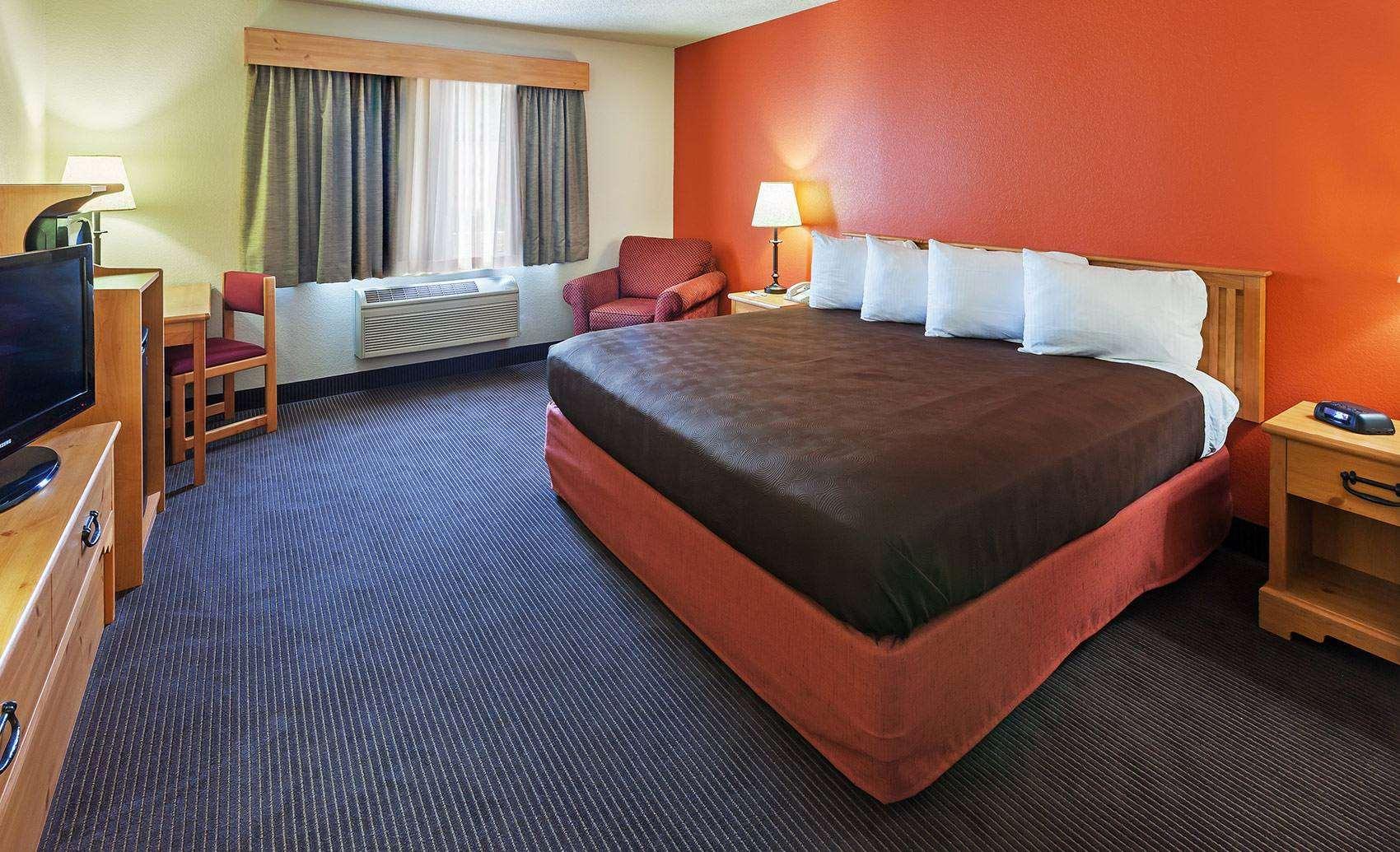 AmericInn Lodge & Suites Sturgeon Bay — photo 4