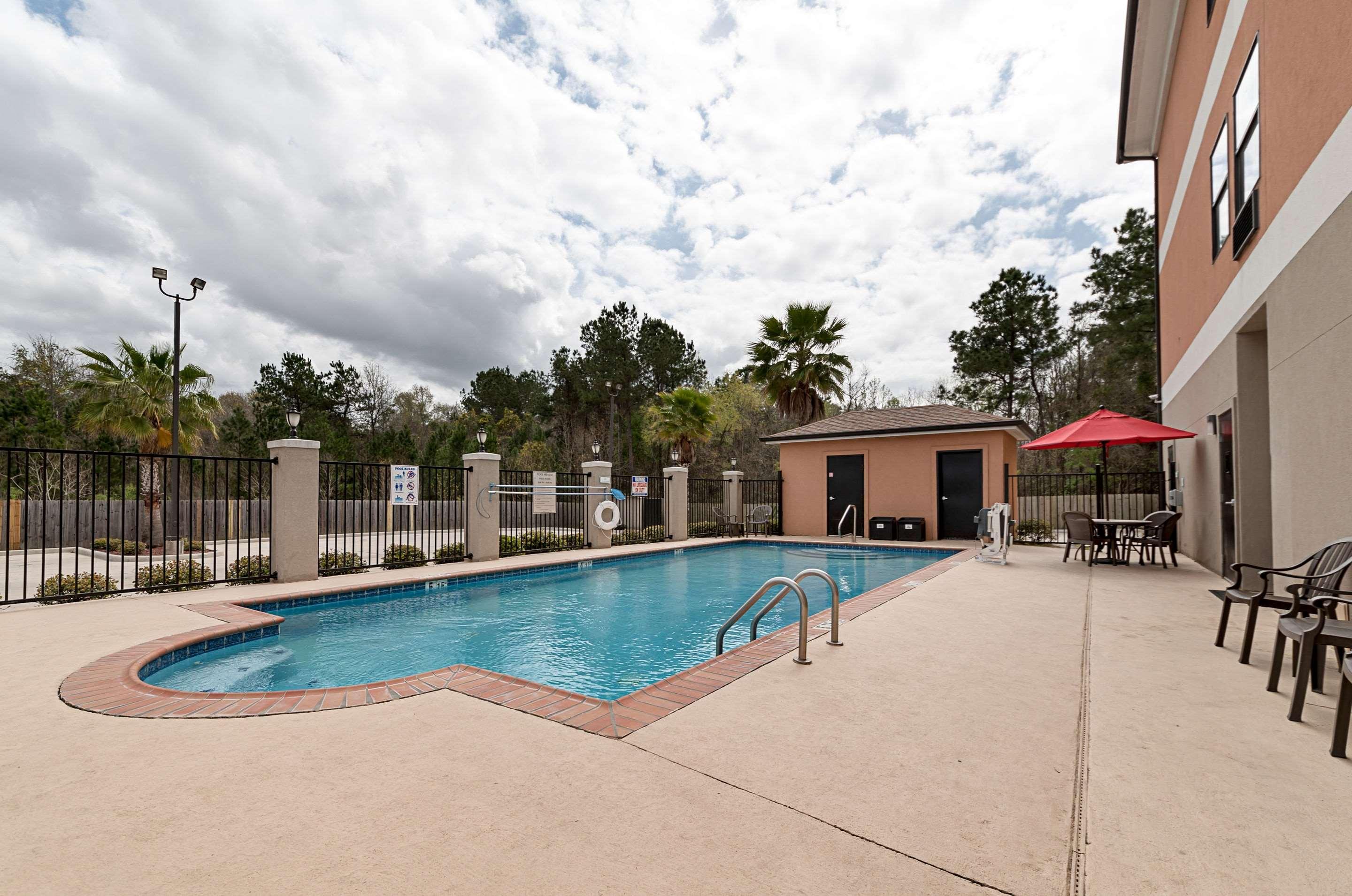 Comfort Suites — photo 3