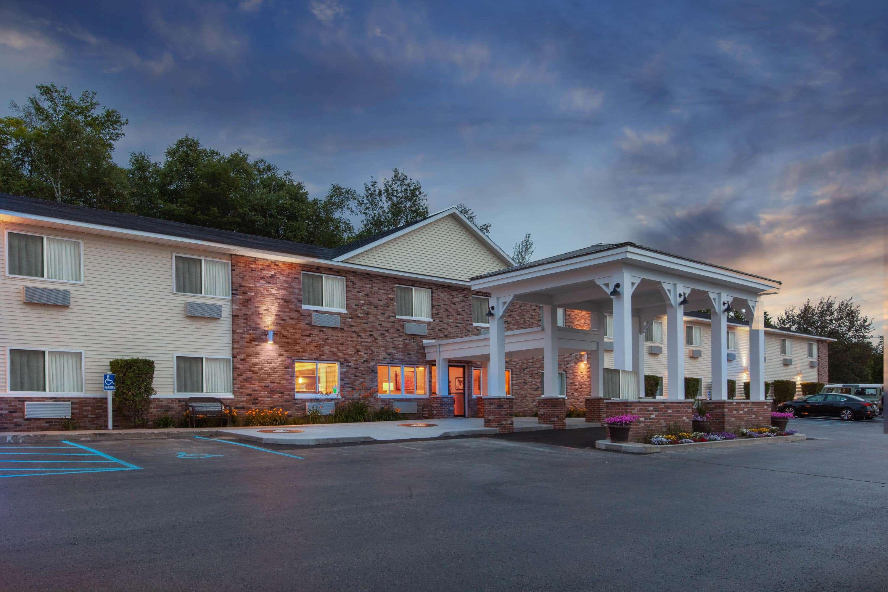 AmericInn Petoskey — photo 3