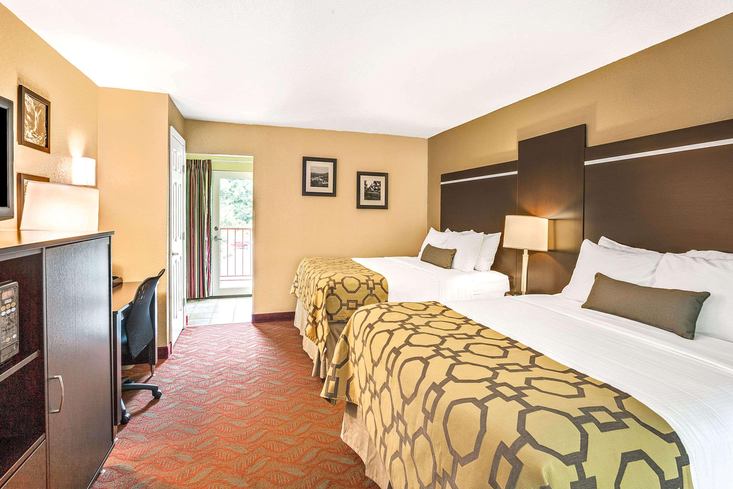 Baymont Inn & Suites Gatlinburg On The River — photo 4