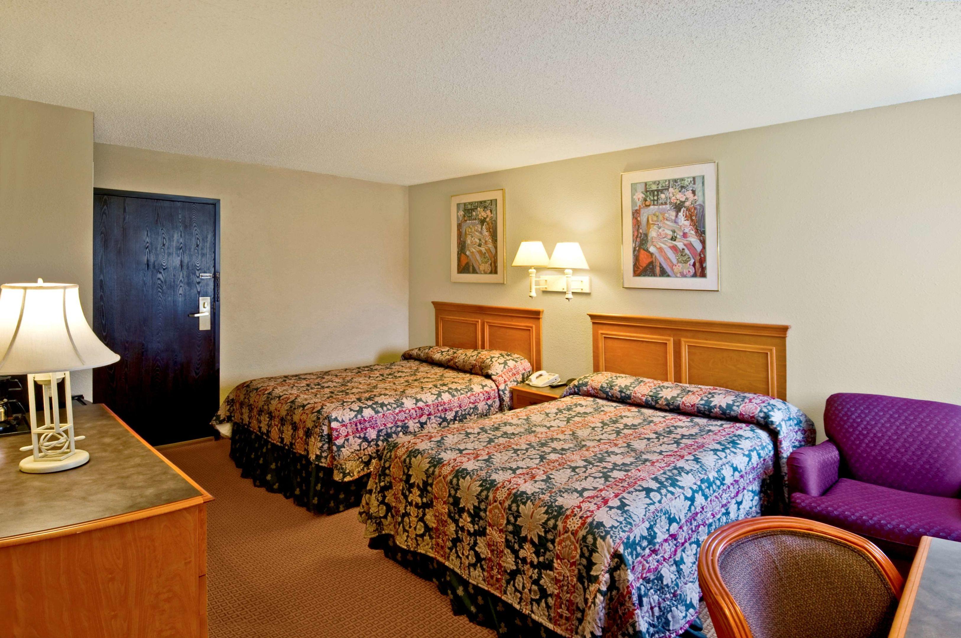 Americas Best Value Inn & Suites - Hesston — photo 4