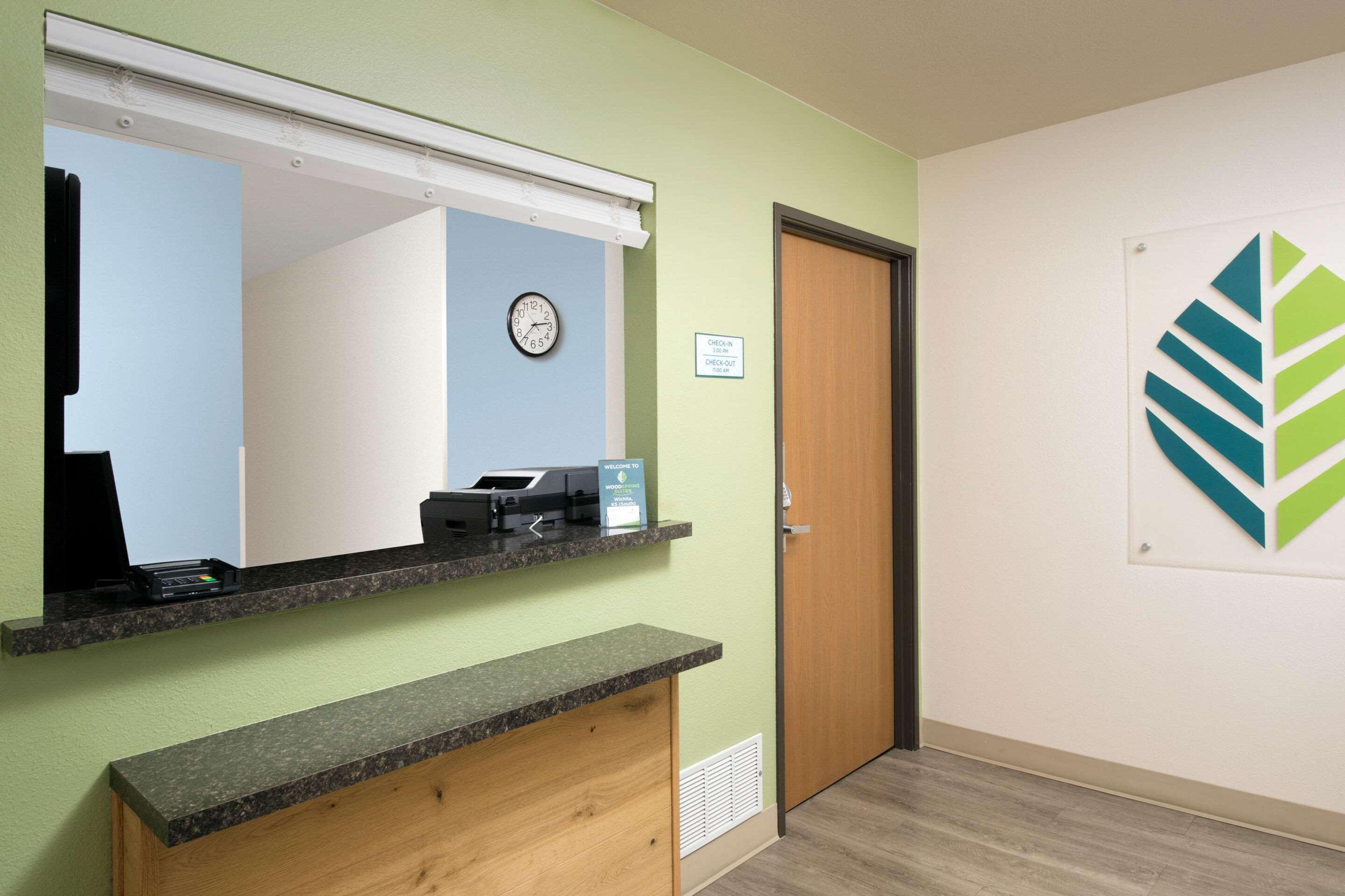 WoodSpring Suites Wichita South — photo 5