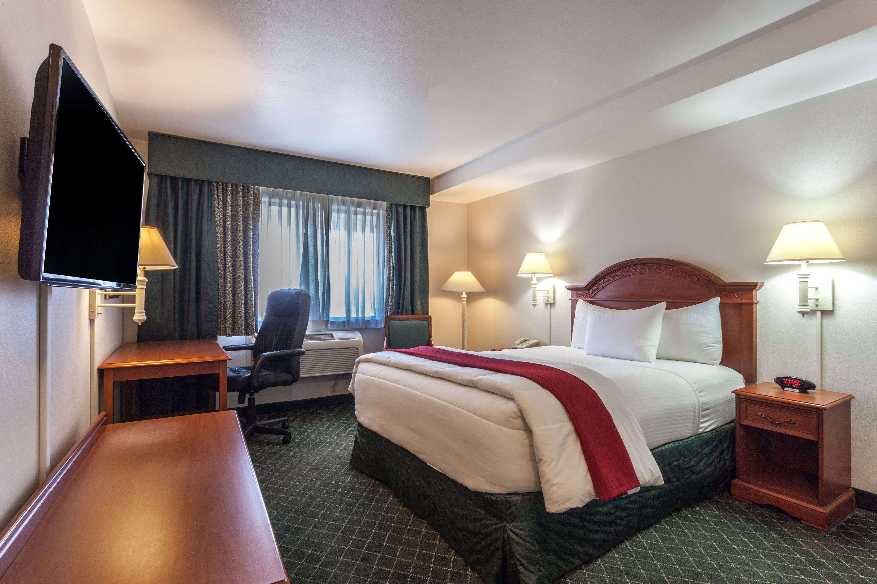 Baymont Inn and Suites Bellingham — photo 5