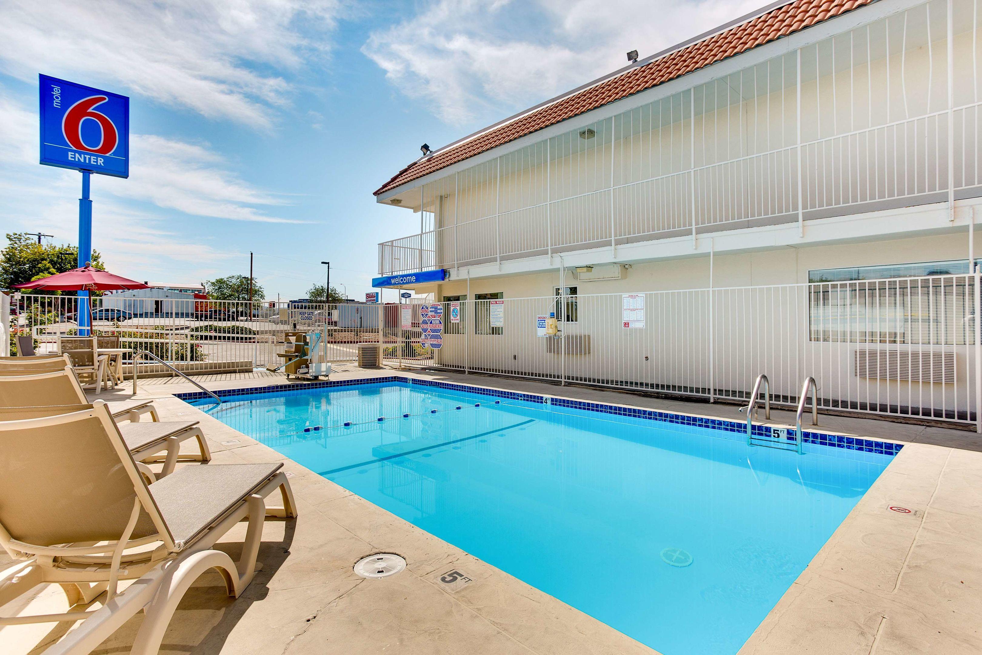 Motel 6 Albuquerque - Carlisle — photo 4