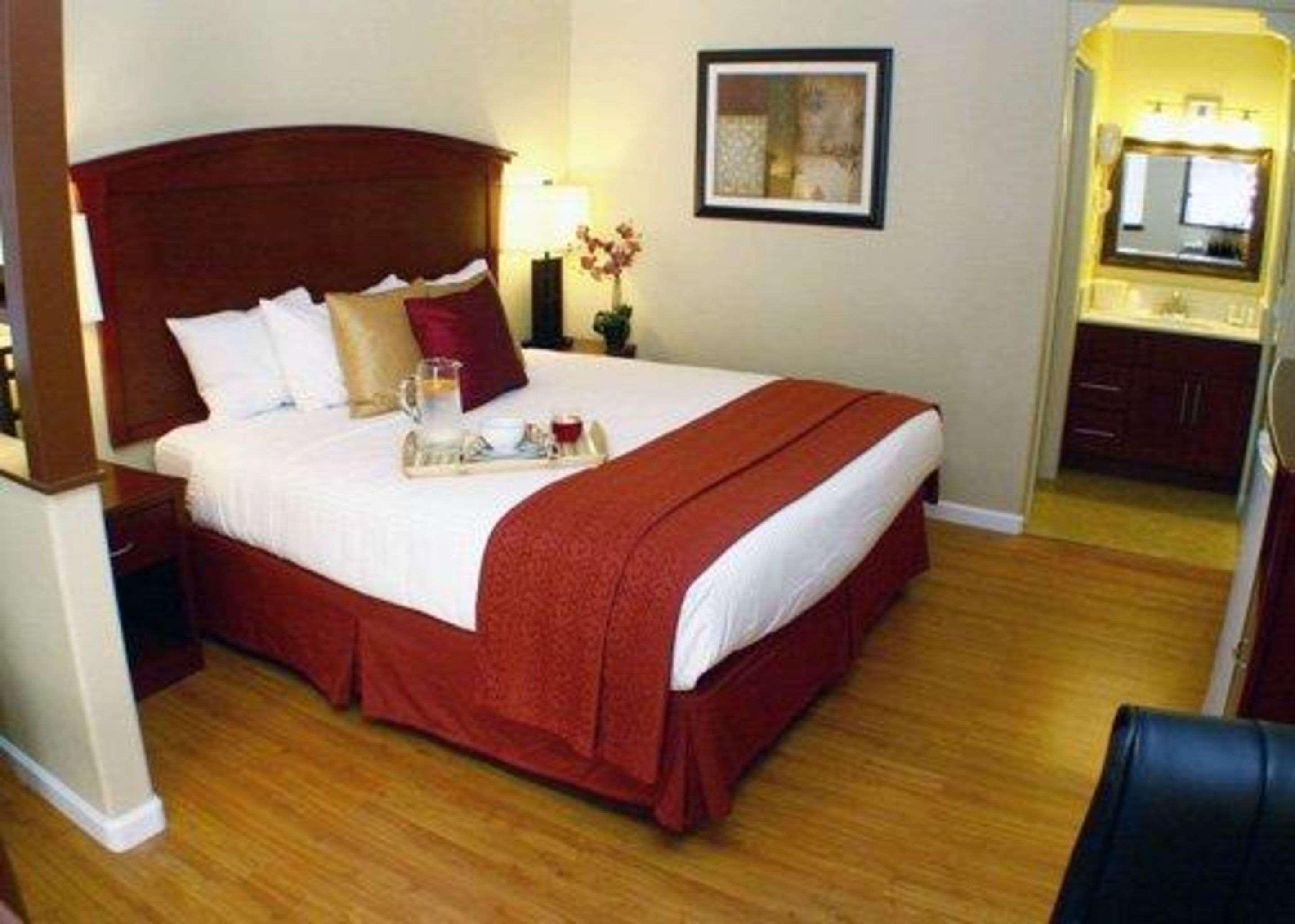 Quality Inn & Suites Santa Cruz Mountains — photo 5