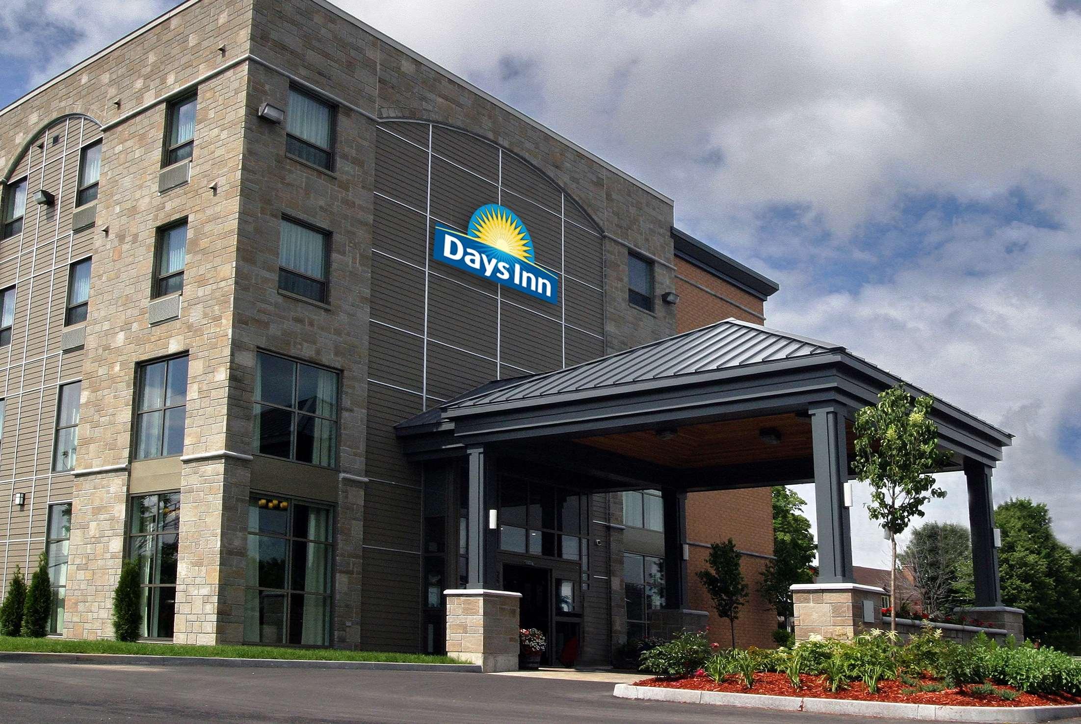 Days Inn by Wyndham Levis