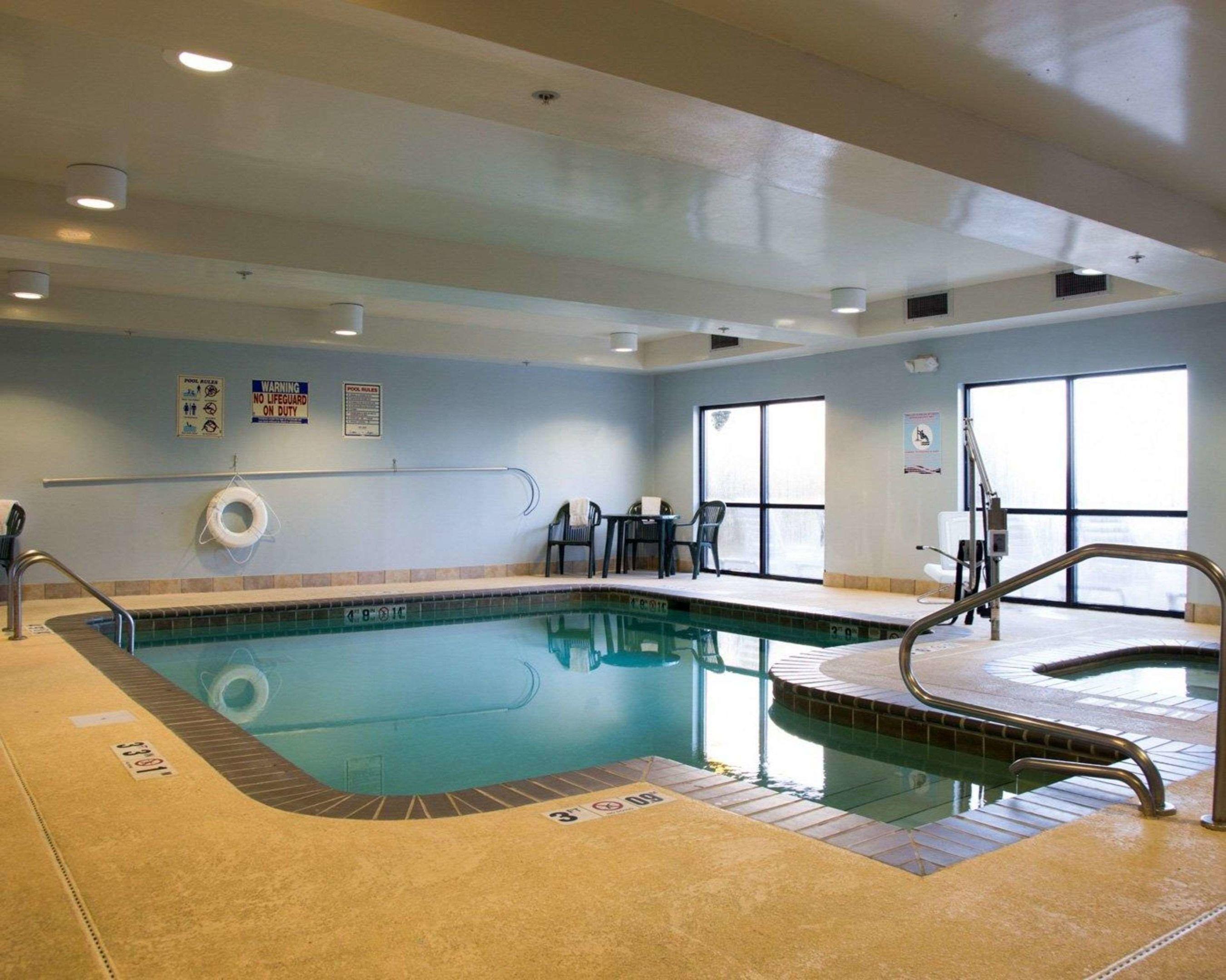 Comfort Suites — photo 4