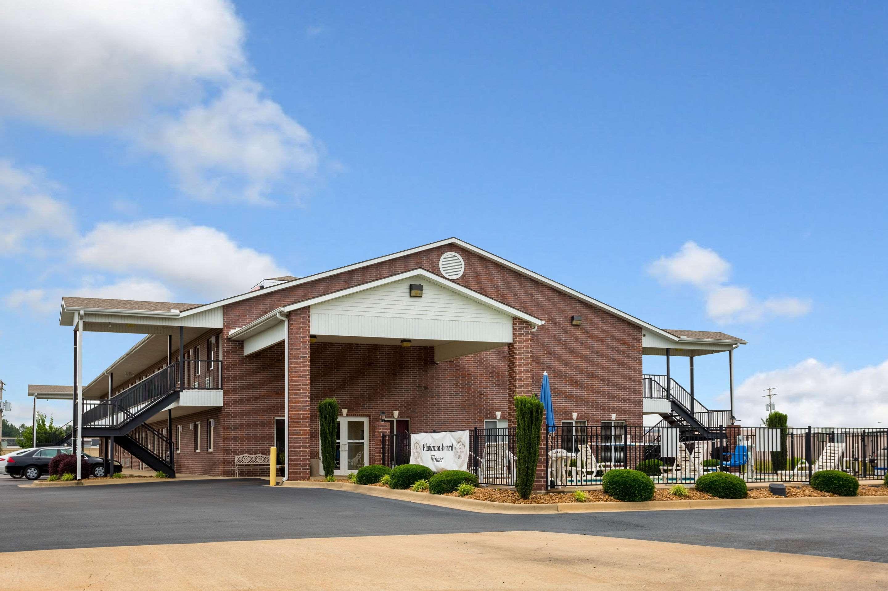 Econo Lodge  Inn & Suites Searcy — photo 3