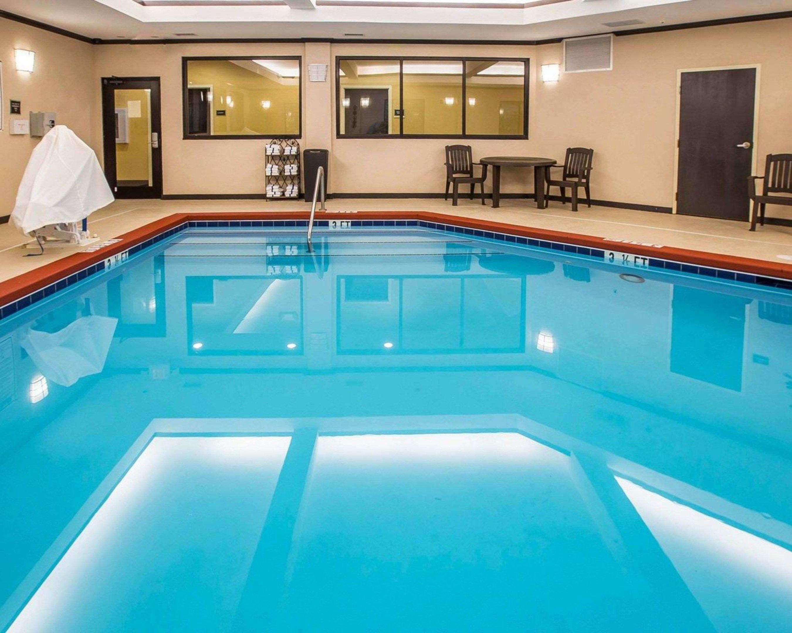 Comfort Suites — photo 5