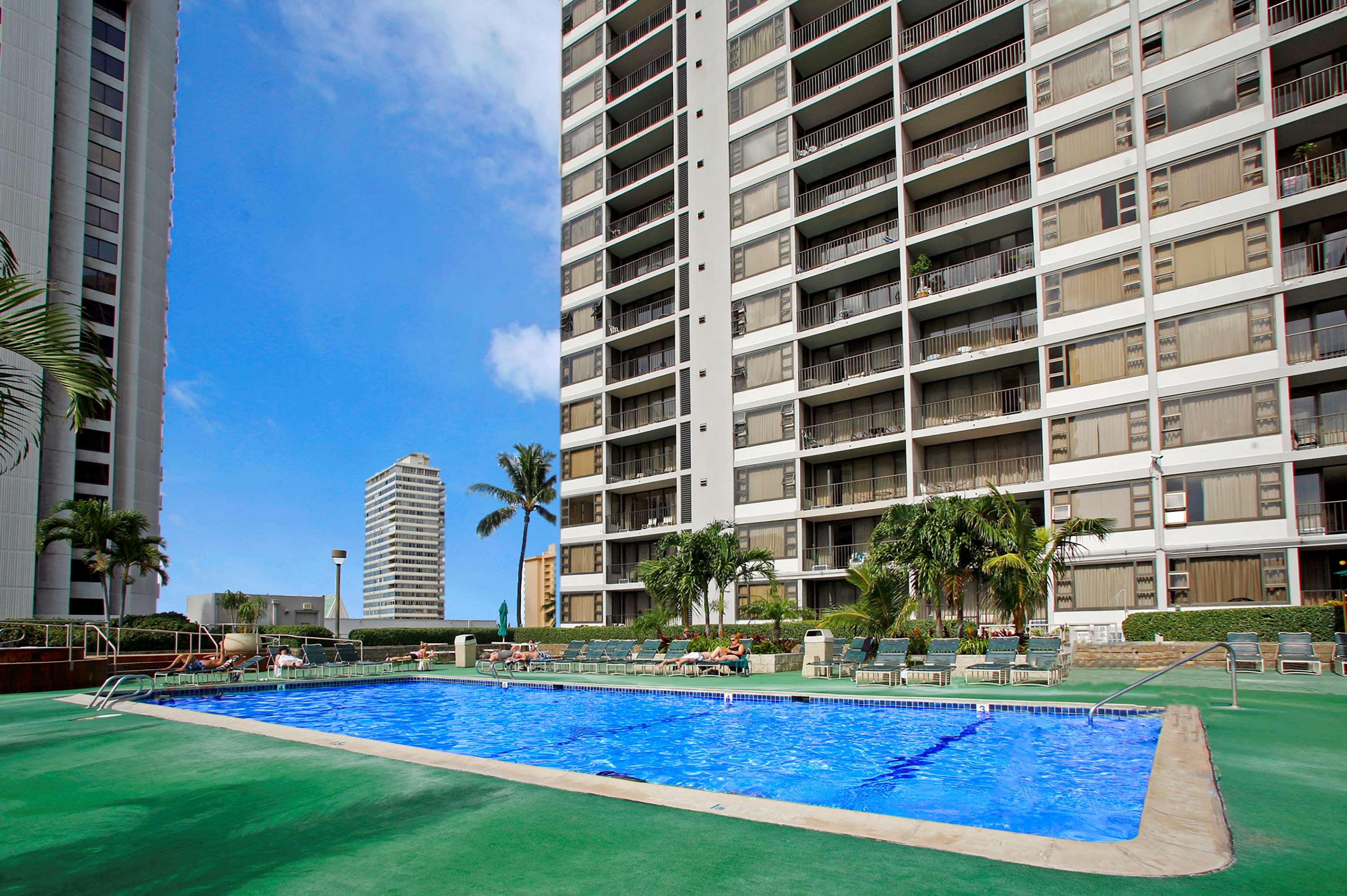 Aston at the Waikiki Banyan — photo 4