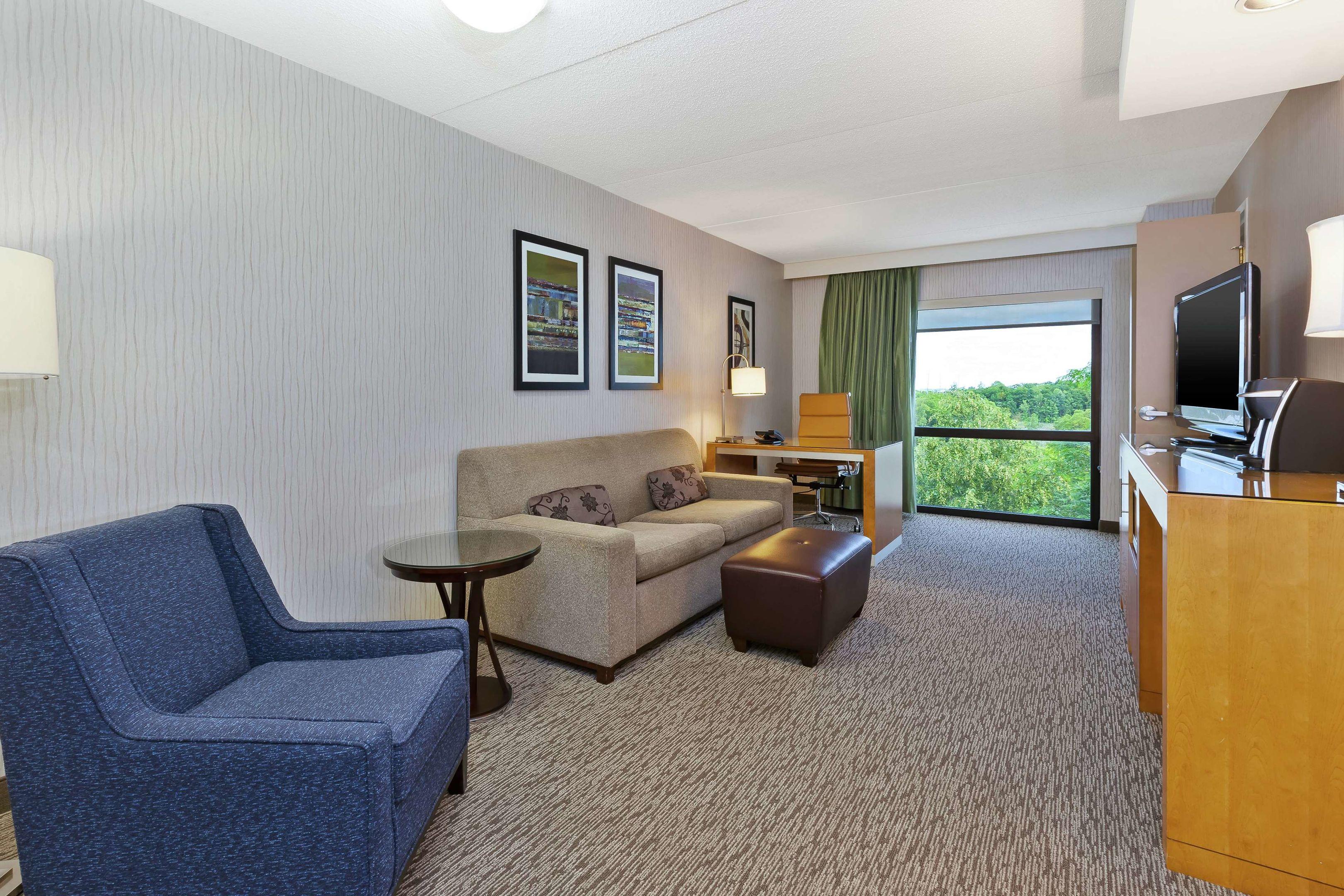Embassy Suites by Hilton Auburn Hills — photo 5
