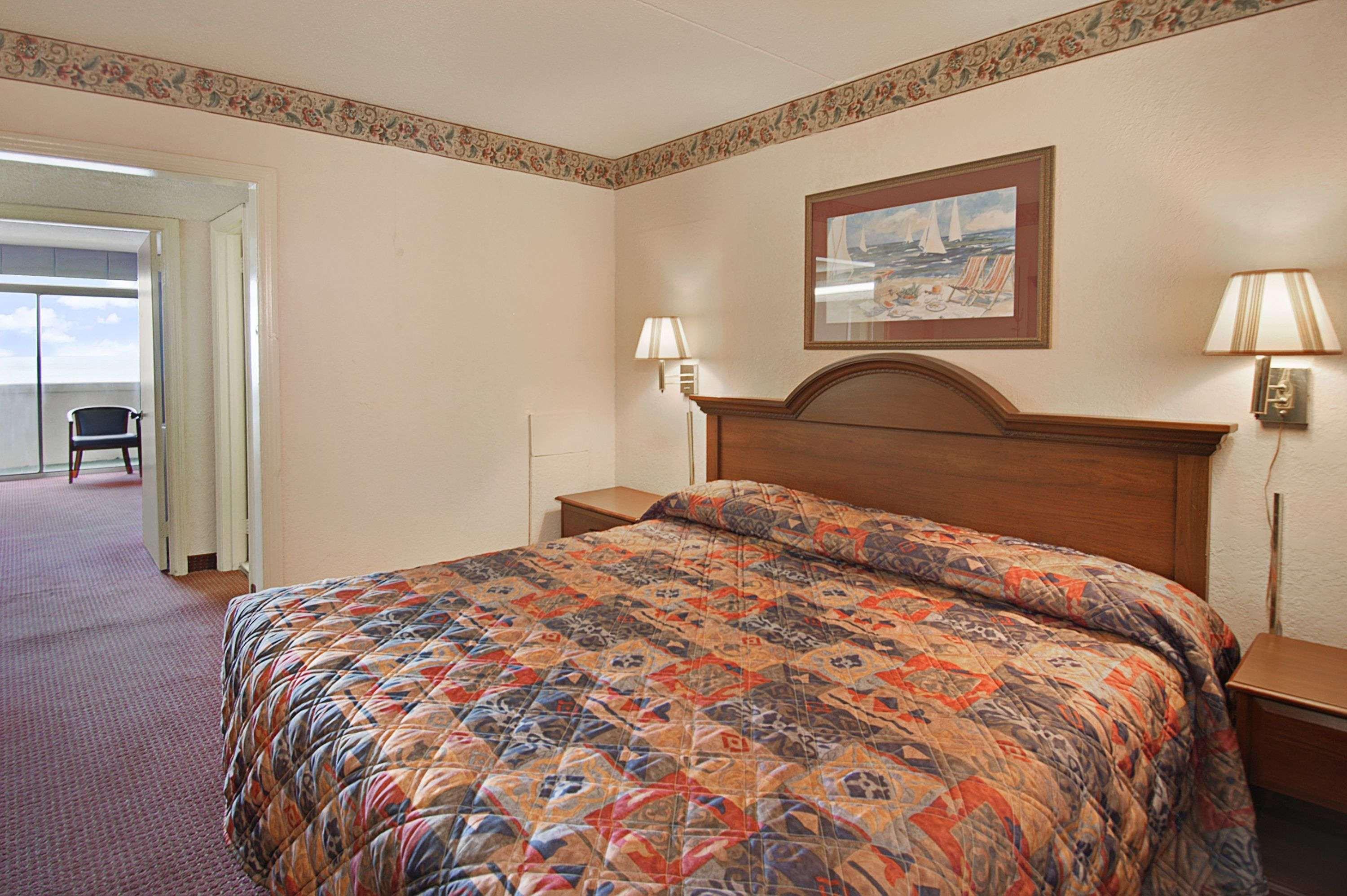 Days Inn by Wyndham Myrtle Beach-Beach Front — photo 4