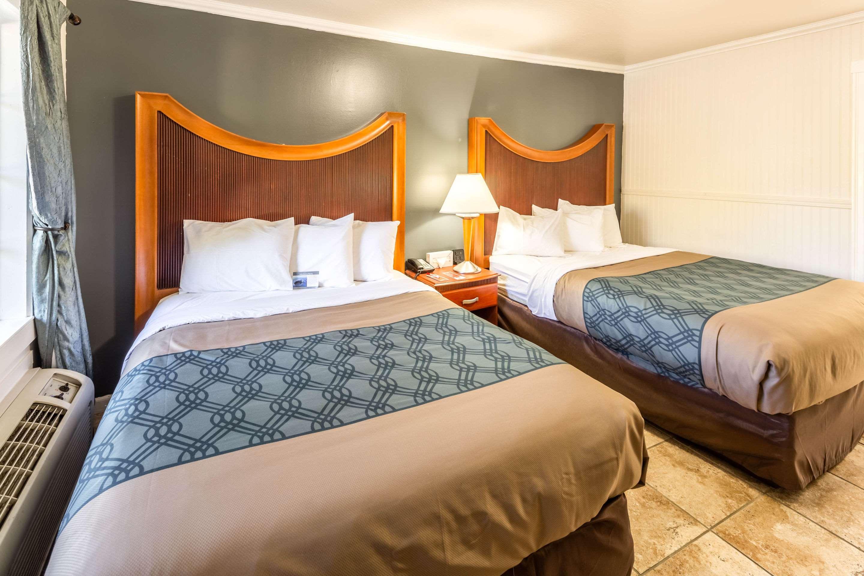 Econo Lodge Inn & Suites Heavenly Village Area — photo 4