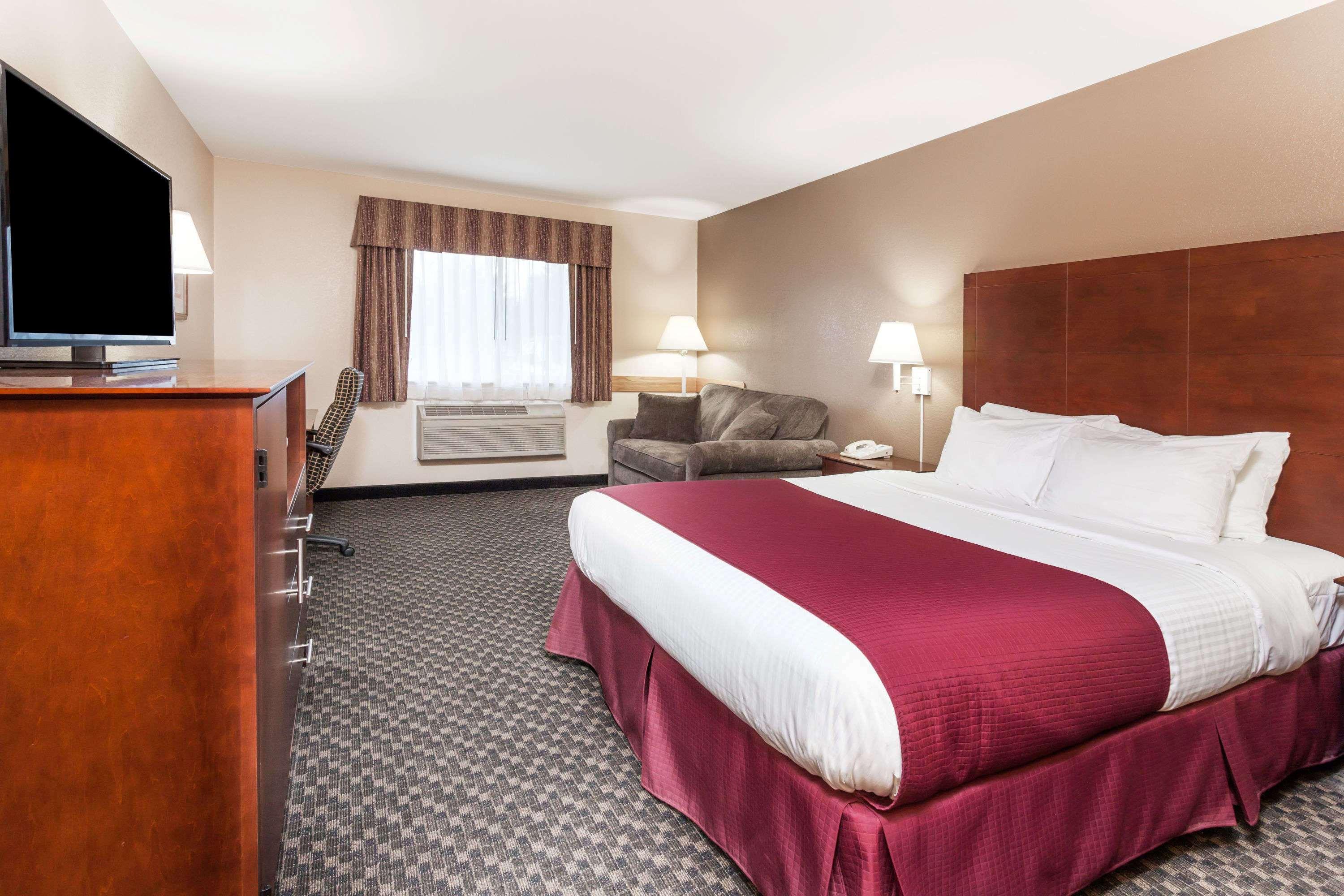 Days Inn by Wyndham Imlay City — photo 4