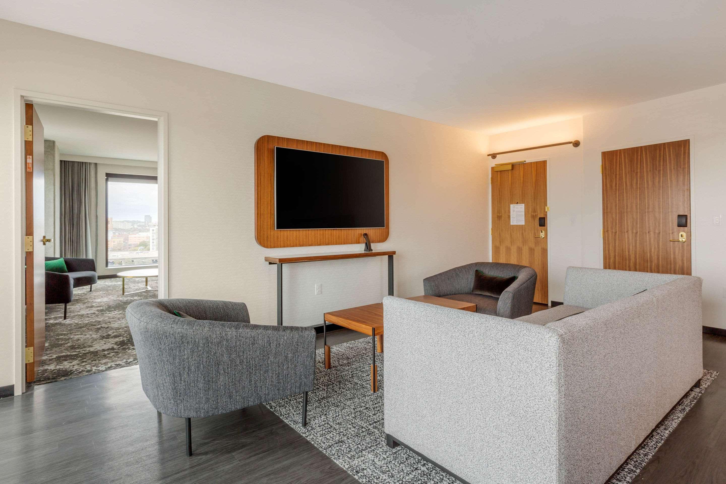 Cambria Hotel Boston Downtown — photo 5