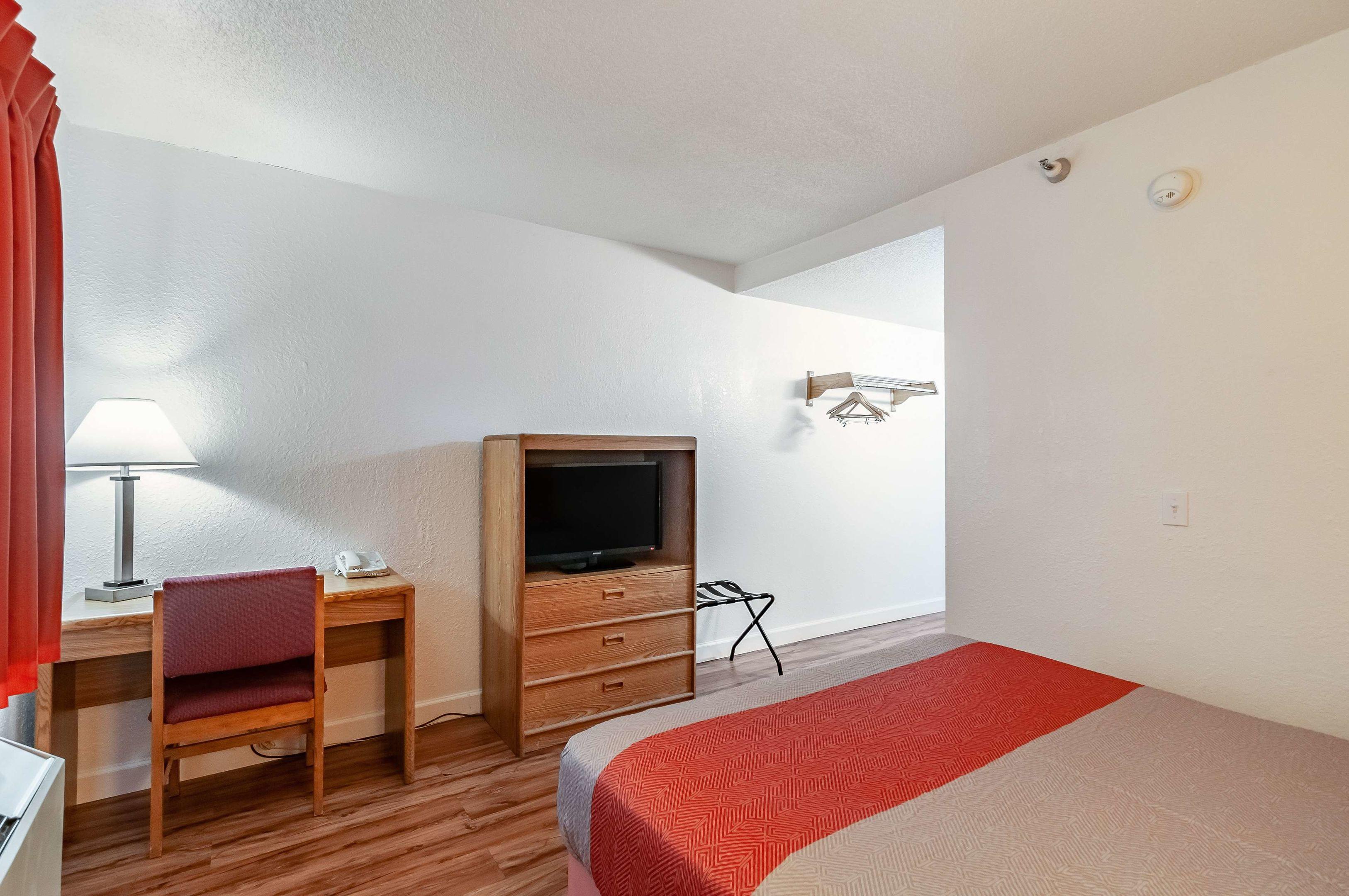Motel 6 Naperville, IL — photo 4