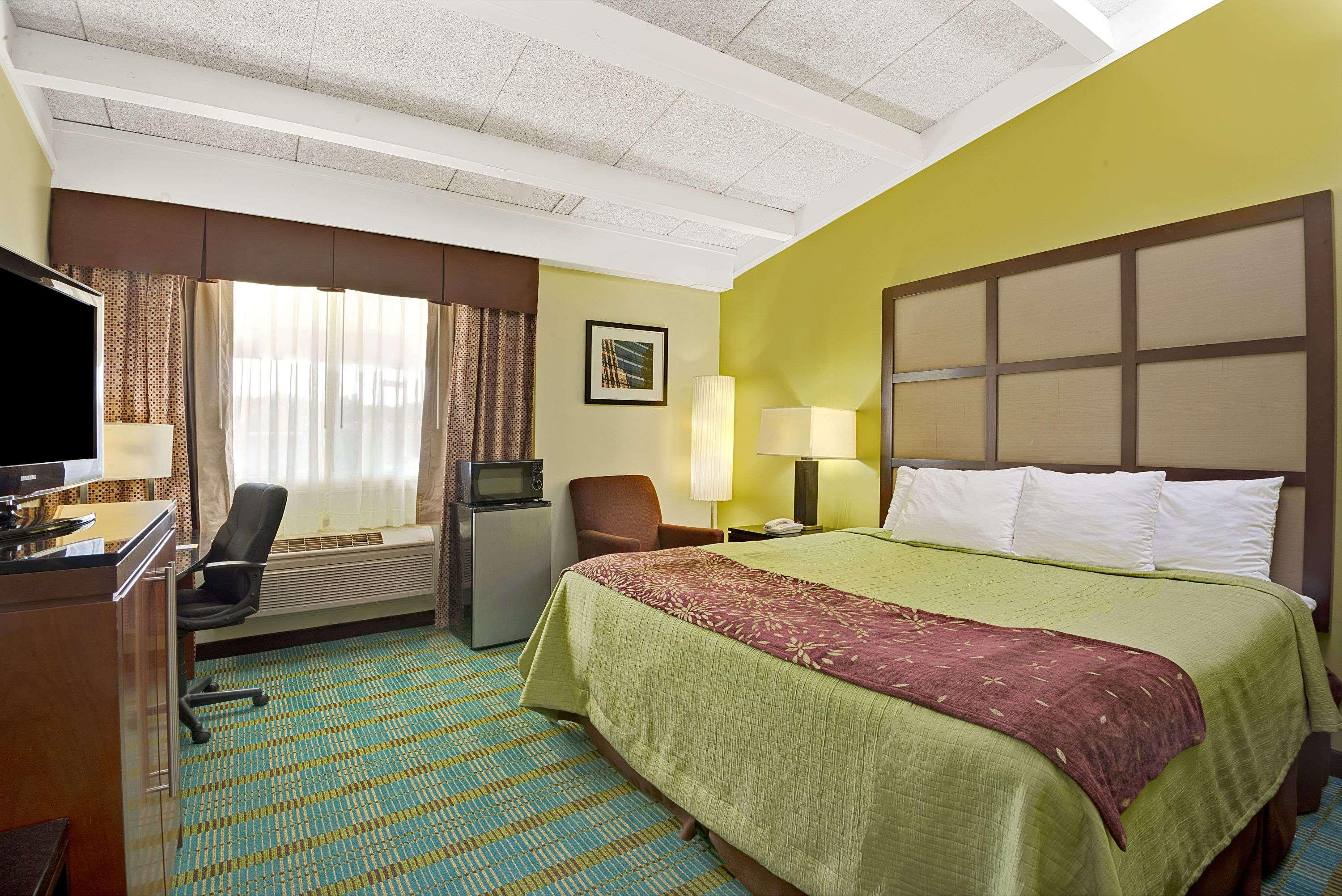 Red Carpet Inn & Suites - Southington — photo 5