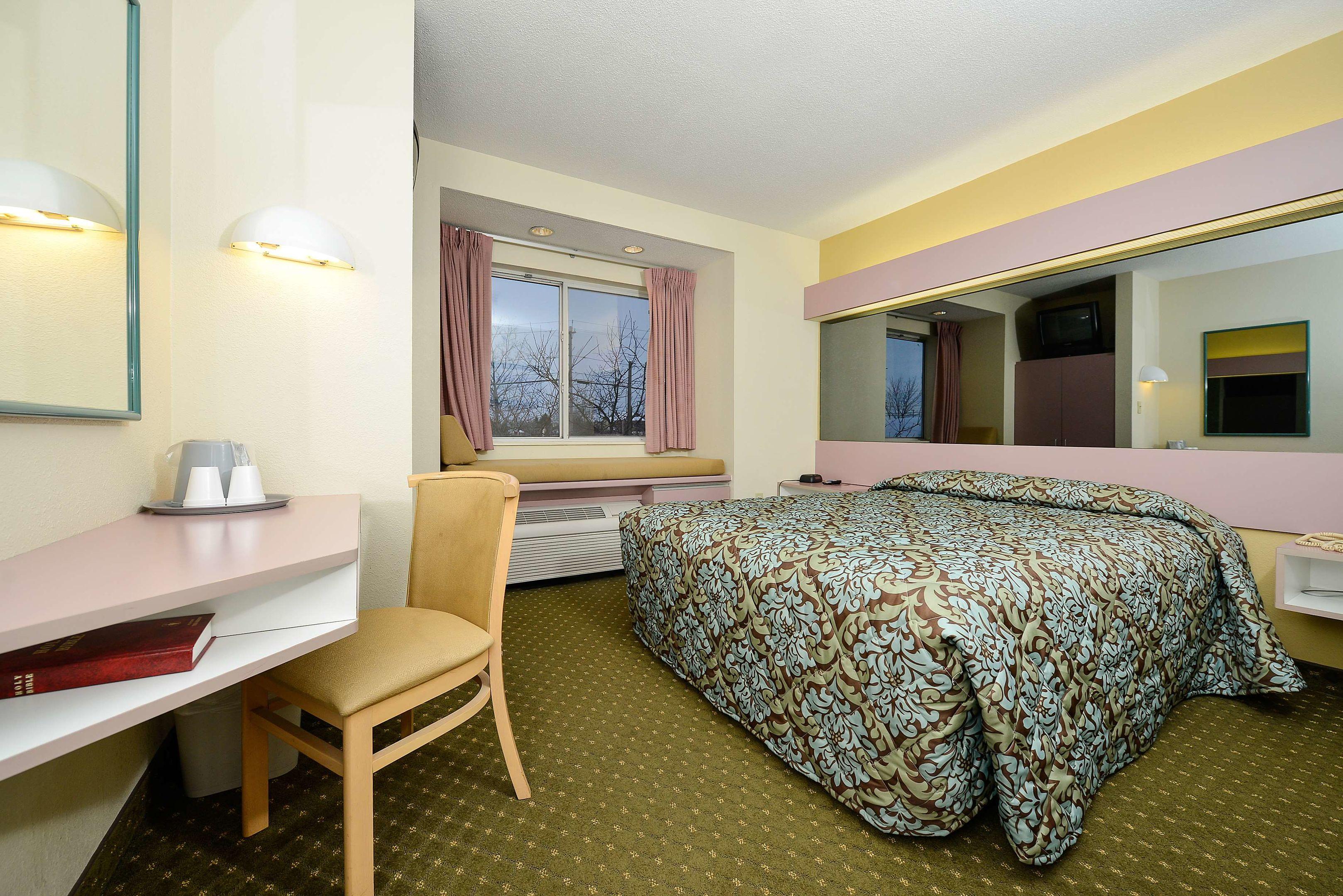 Americas Best Value Inn East Syracuse — photo 4
